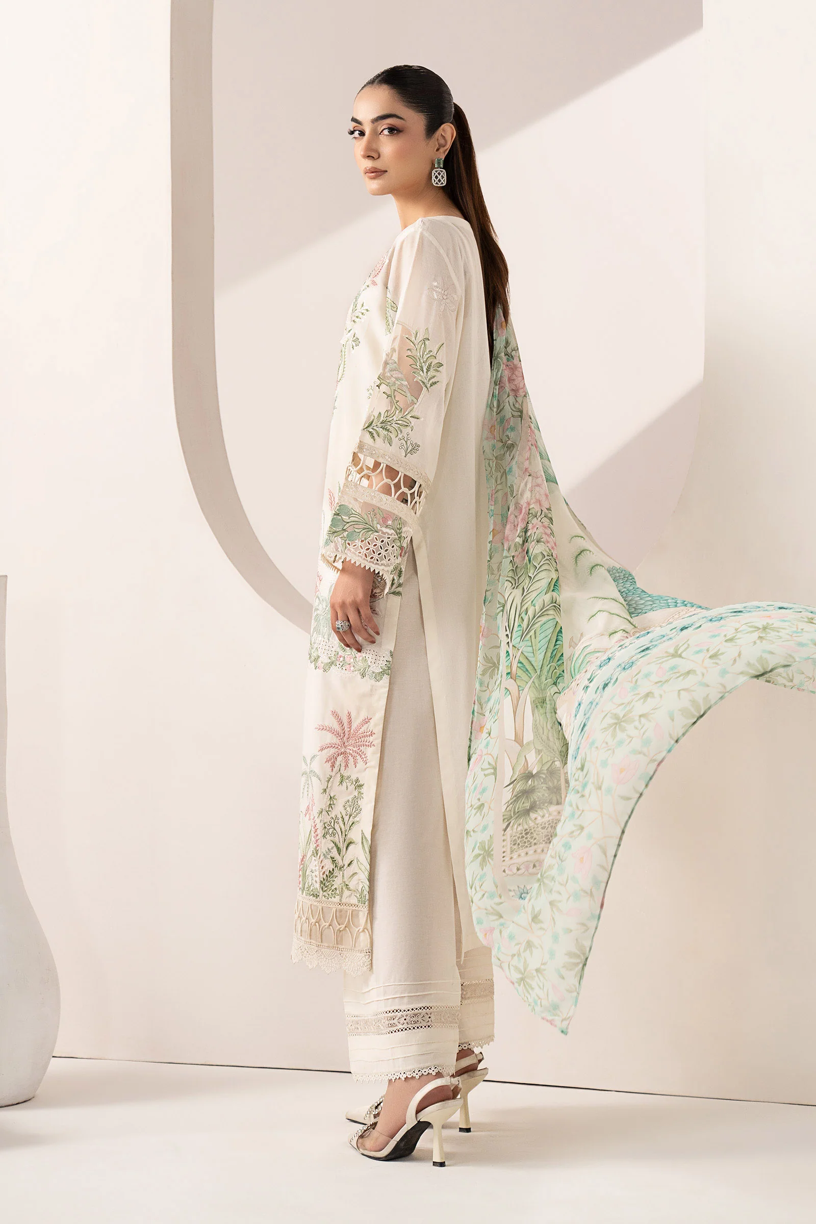 3 Piece Embroidered Lawn Suit - Image 7