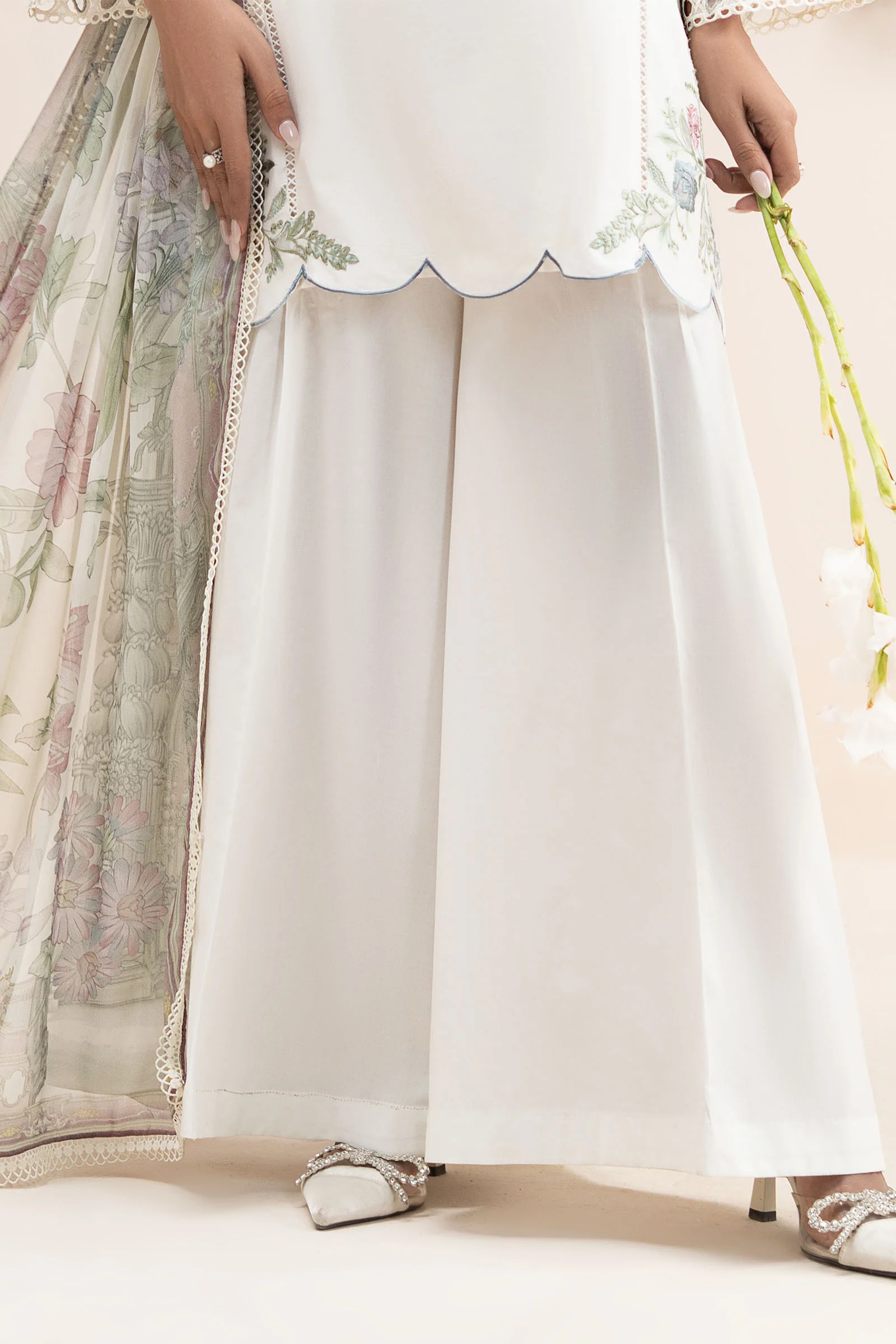3 Piece Embroidered Lawn Suit - Image 7