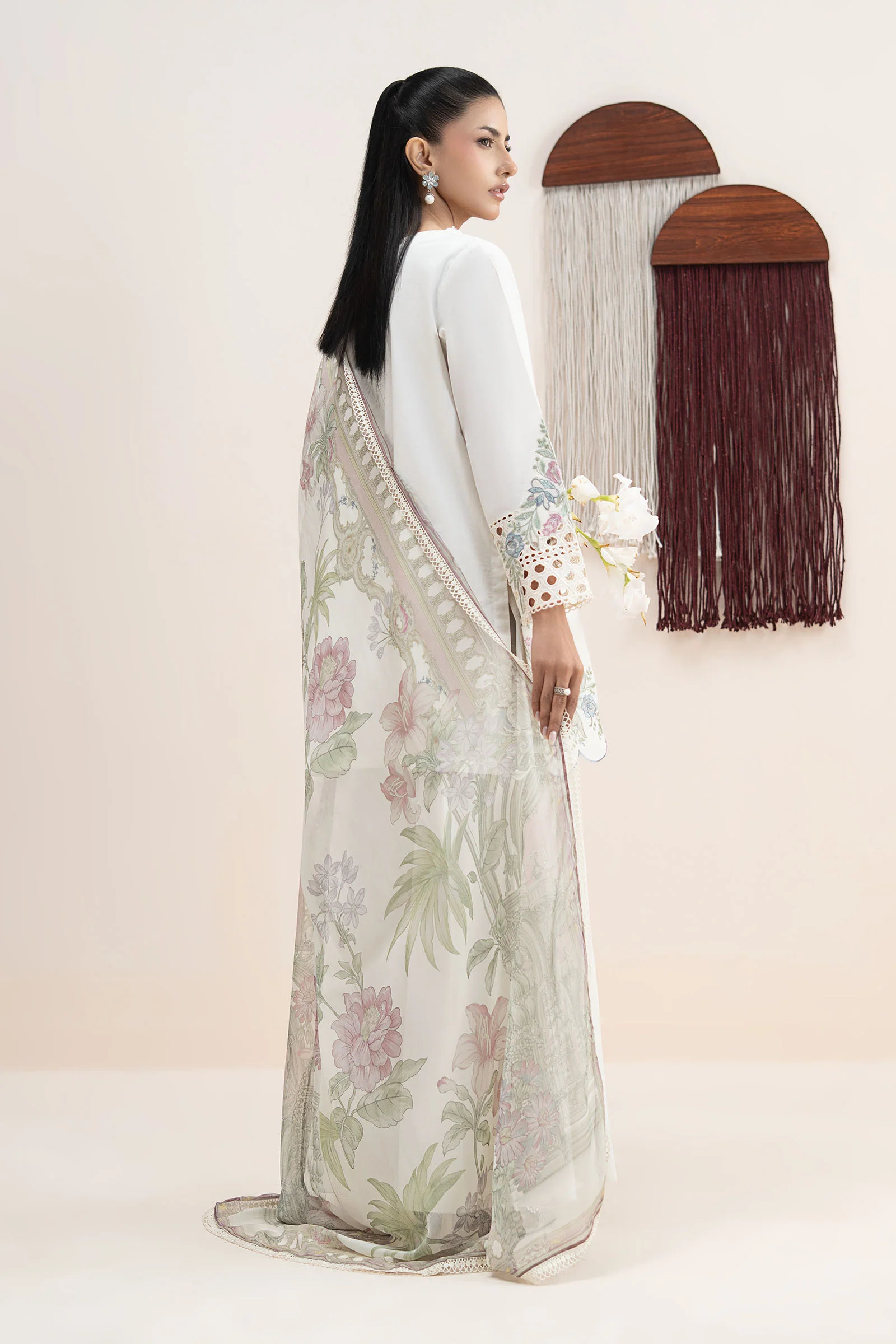 3 Piece Embroidered Lawn Suit - Image 9