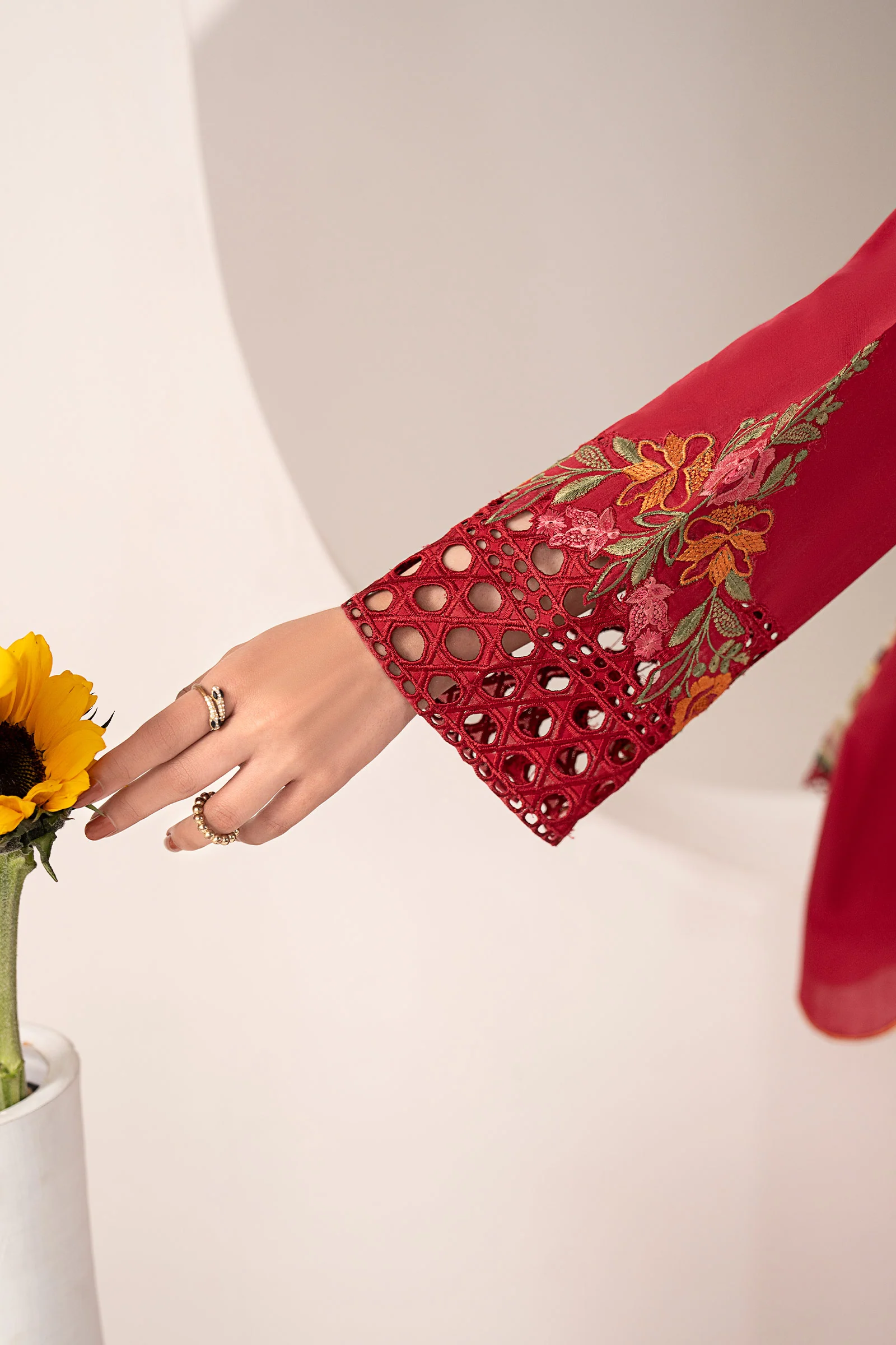 3 Piece Embroidered Lawn Suit - Image 6