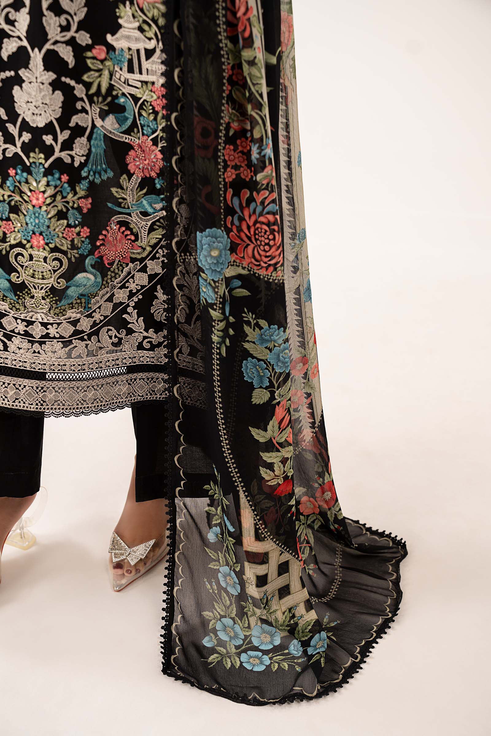 3 Piece Embroidered Lawn Suit - Image 5