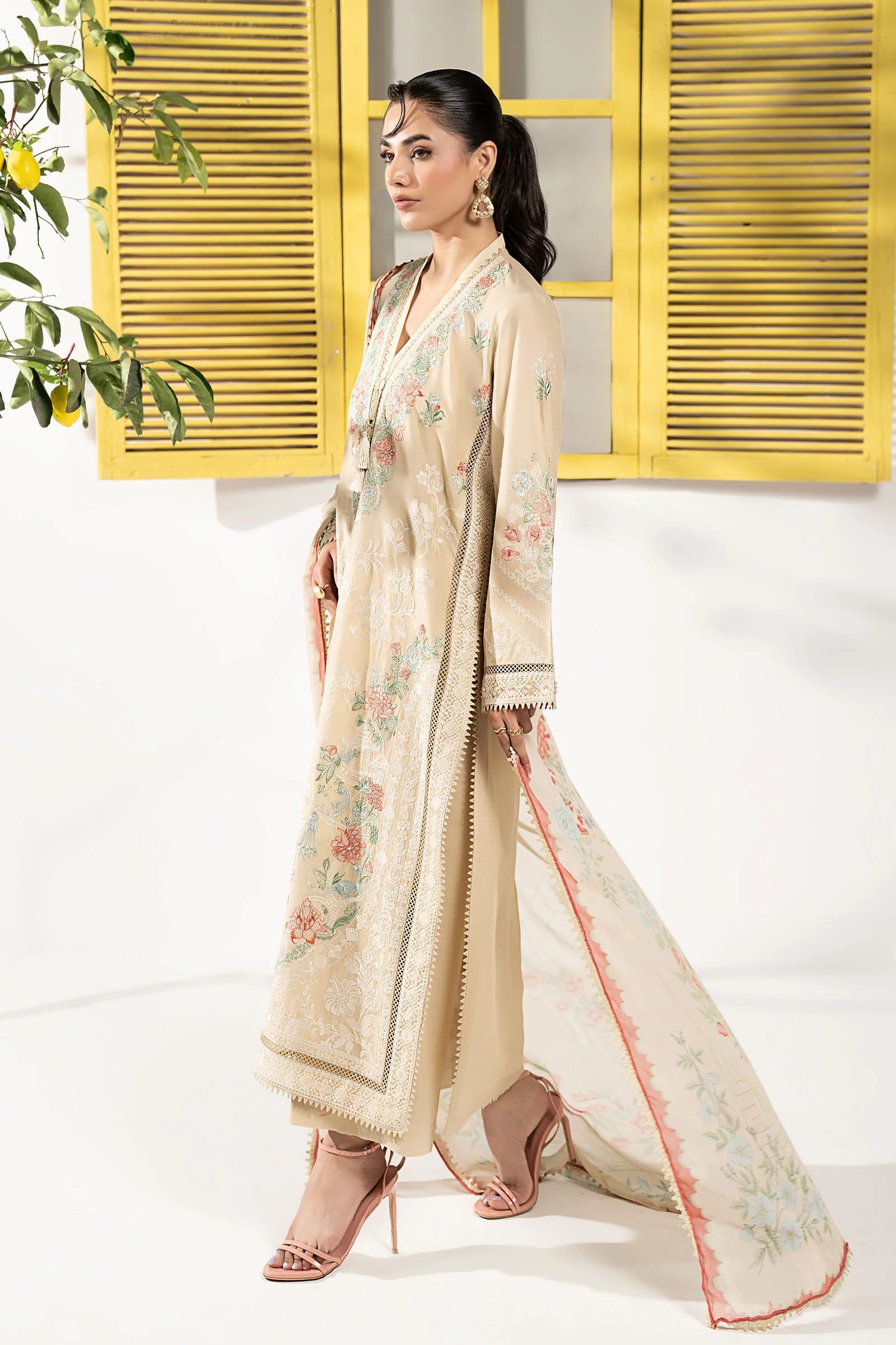 3 Piece Embroidered Lawn Suit - Image 6