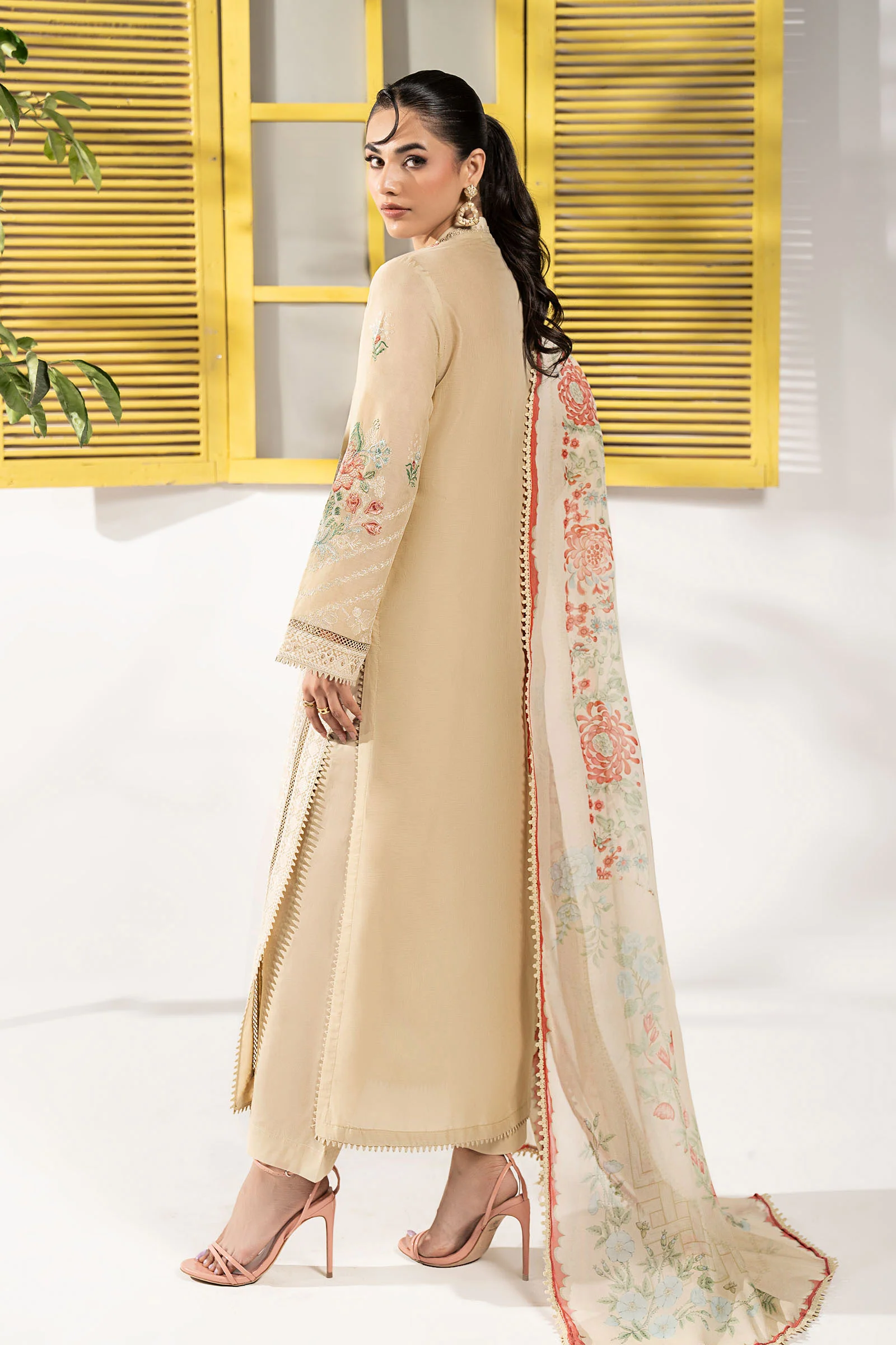 3 Piece Embroidered Lawn Suit - Image 7