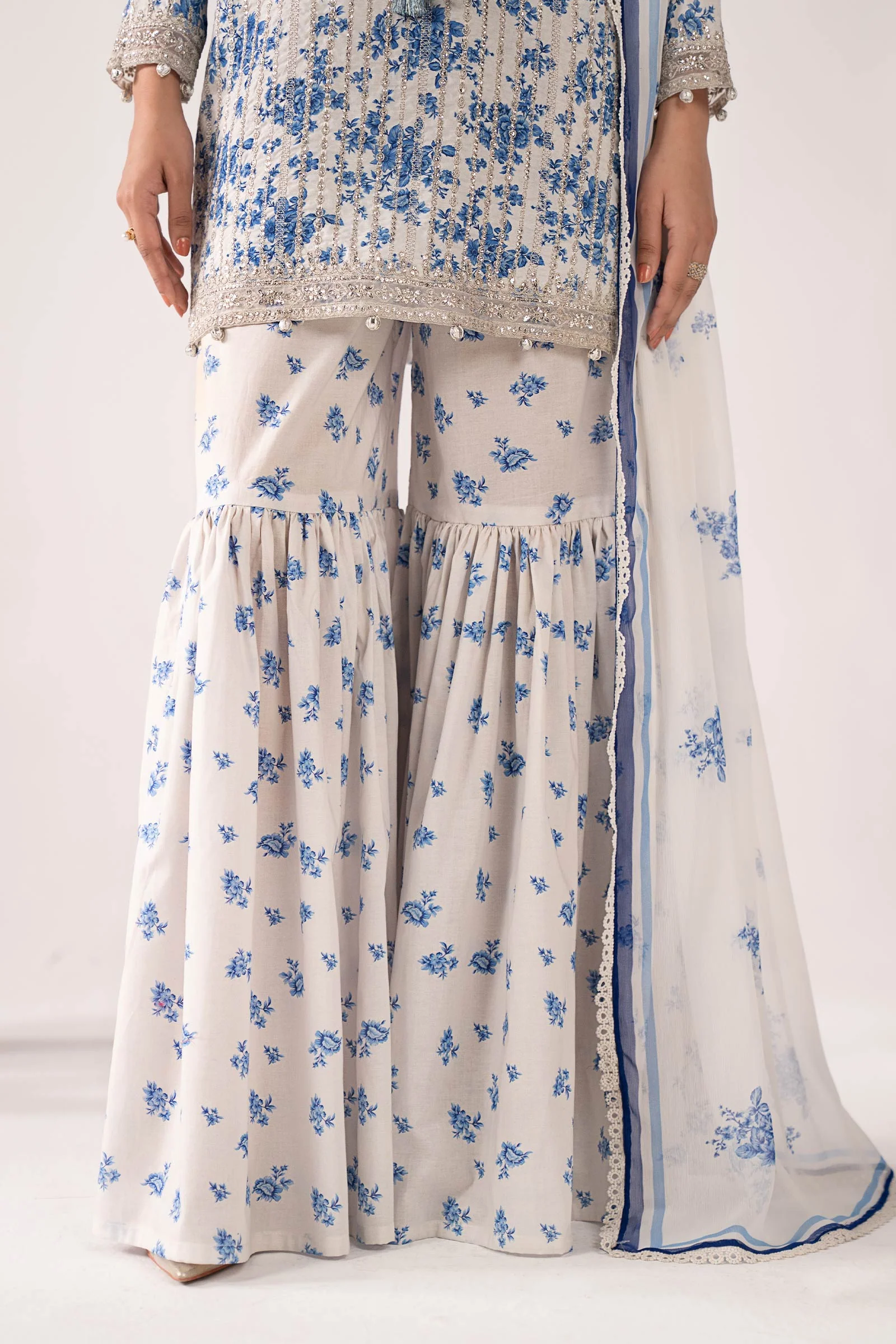 3 Piece Embroidered Lawn Suit - Image 6