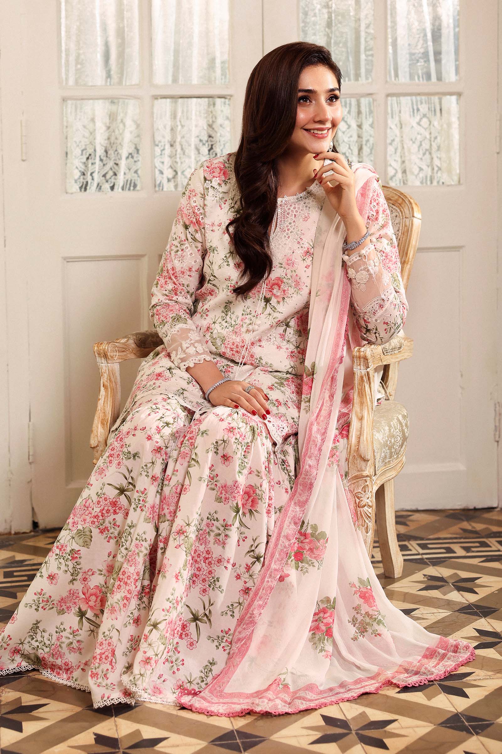 3 Piece Embroidered Lawn Suit - Image 5