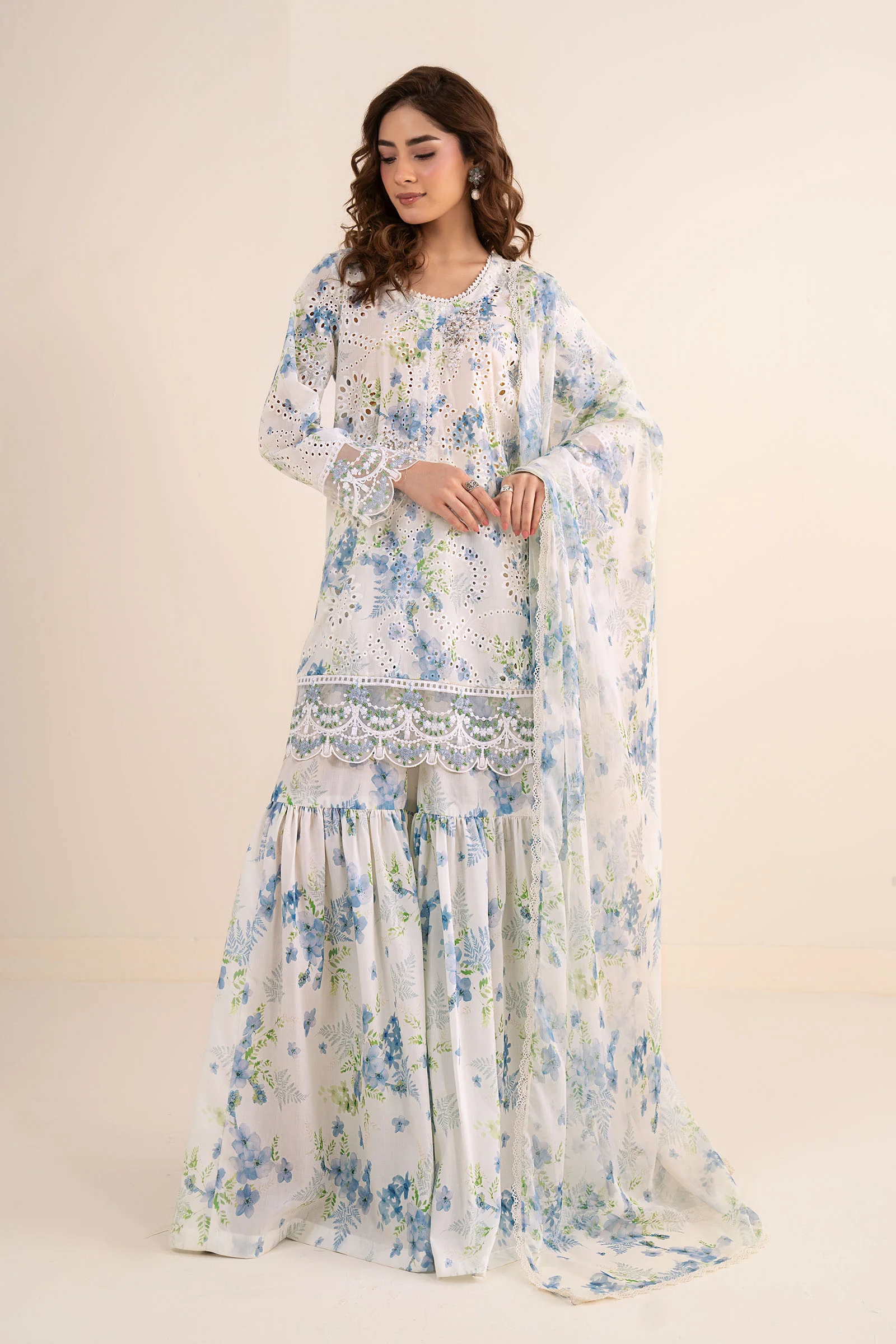 3 Piece Embroidered Lawn Suit - Image 4