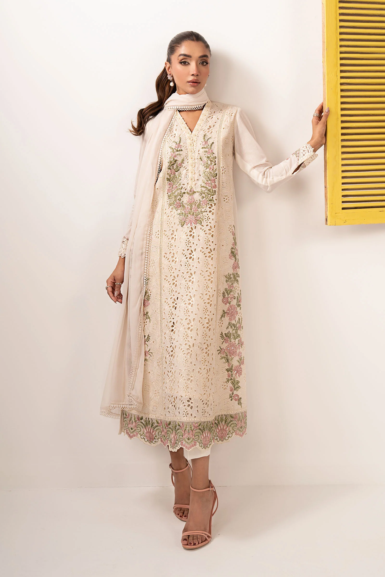 3 Piece Embroidered Lawn Suit - Image 3