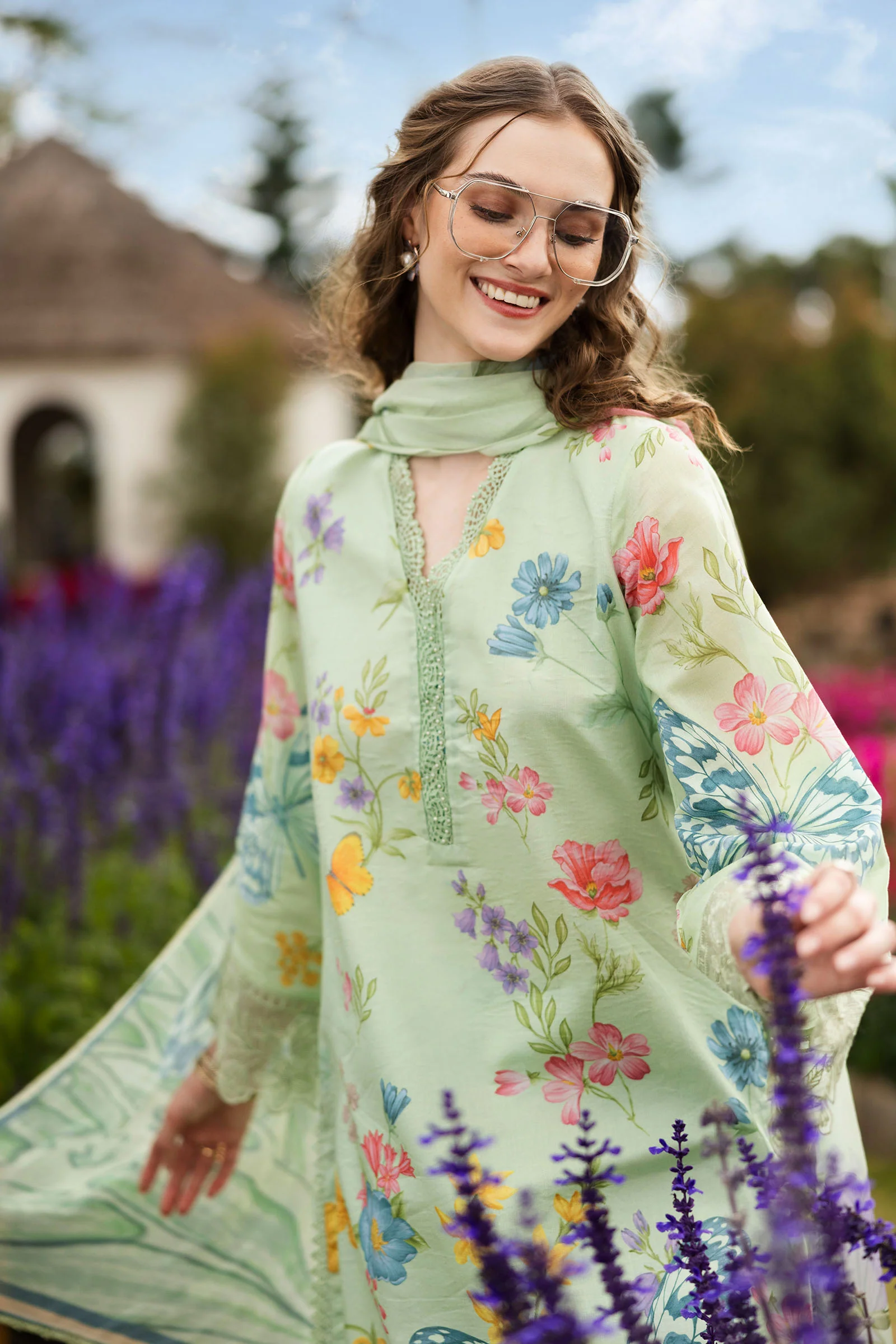 3 Piece Embroidered Lawn Suit - Image 2