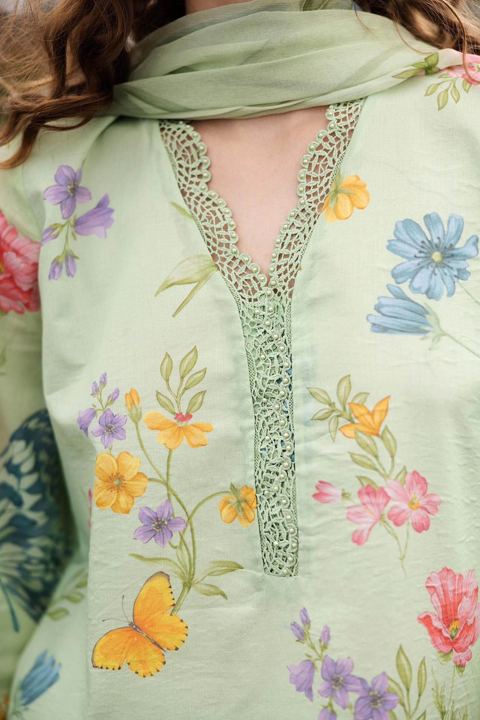 3 Piece Embroidered Lawn Suit - Image 4