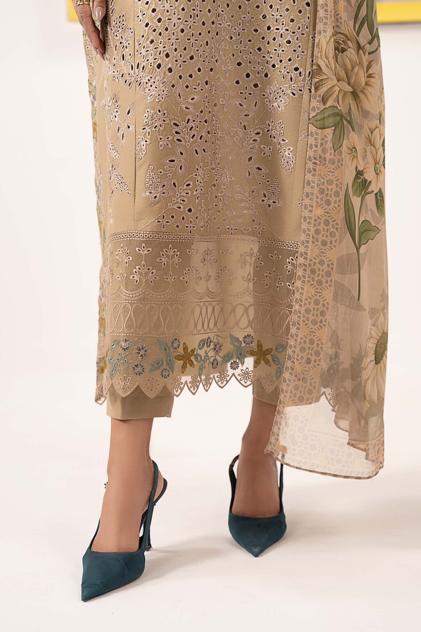 3 Piece Embroidered Dobby Lawn Suit - Image 6