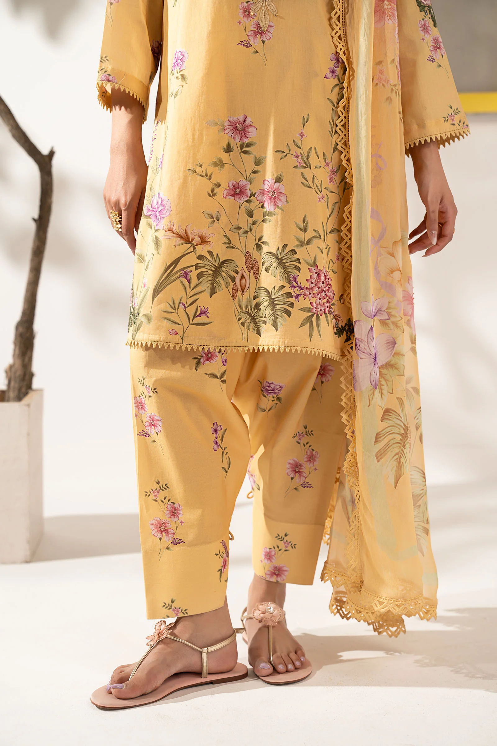3 Piece Embroidered Lawn Suit - Image 5