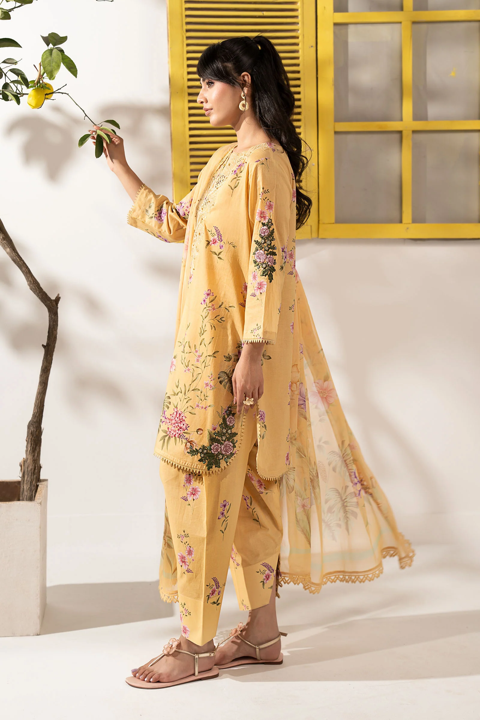 3 Piece Embroidered Lawn Suit - Image 6