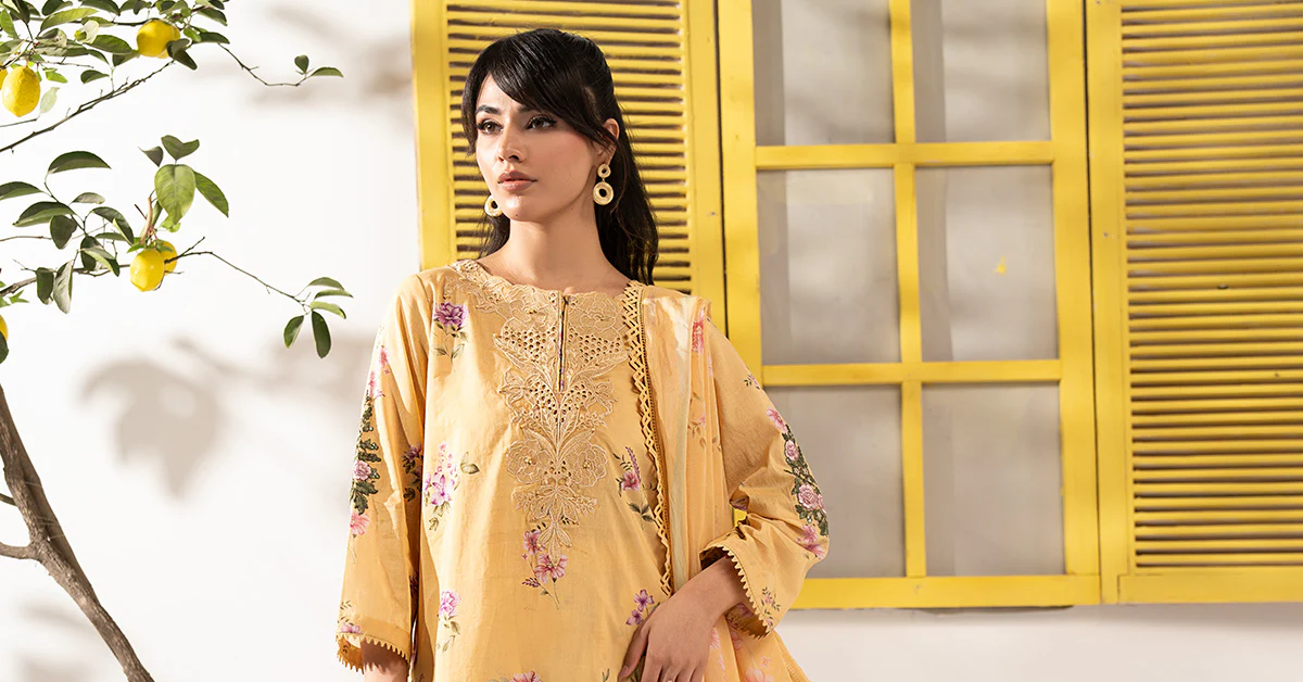 3 Piece Embroidered Lawn Suit - Image 8