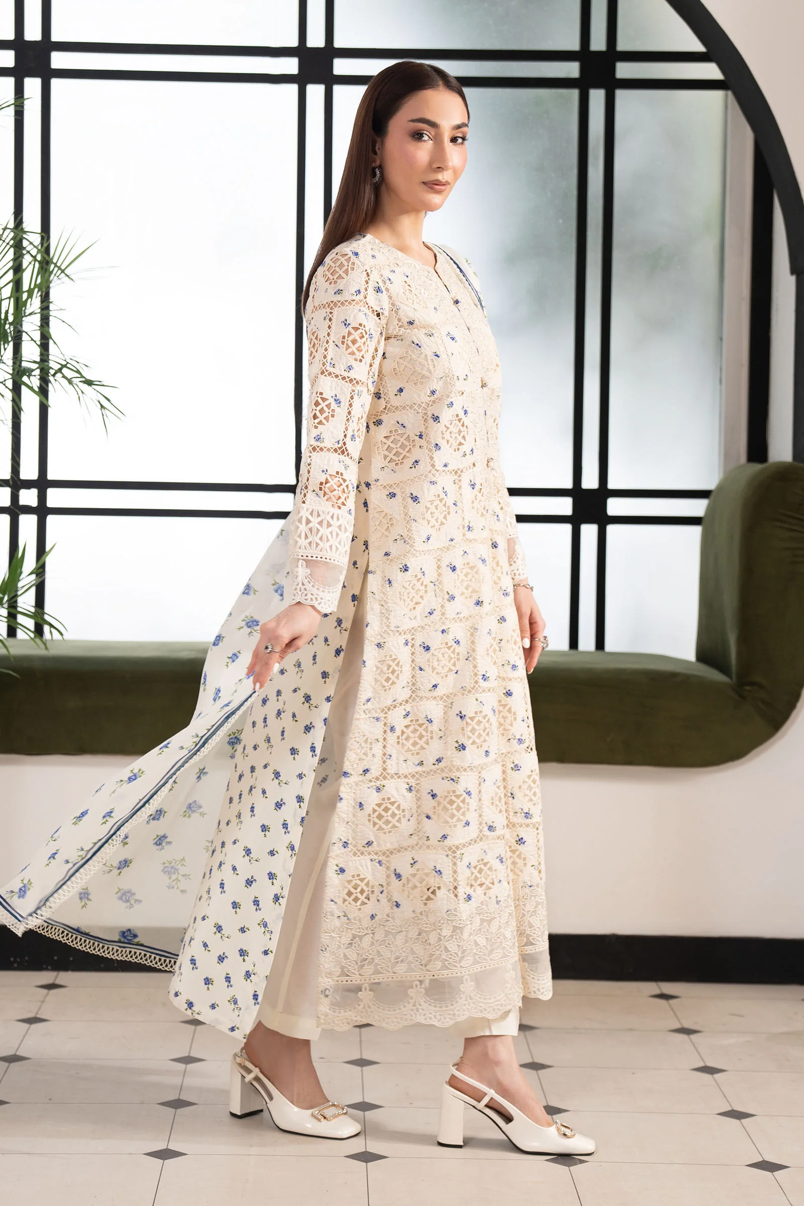 3 Piece Embroidered Lawn Suit - Image 7