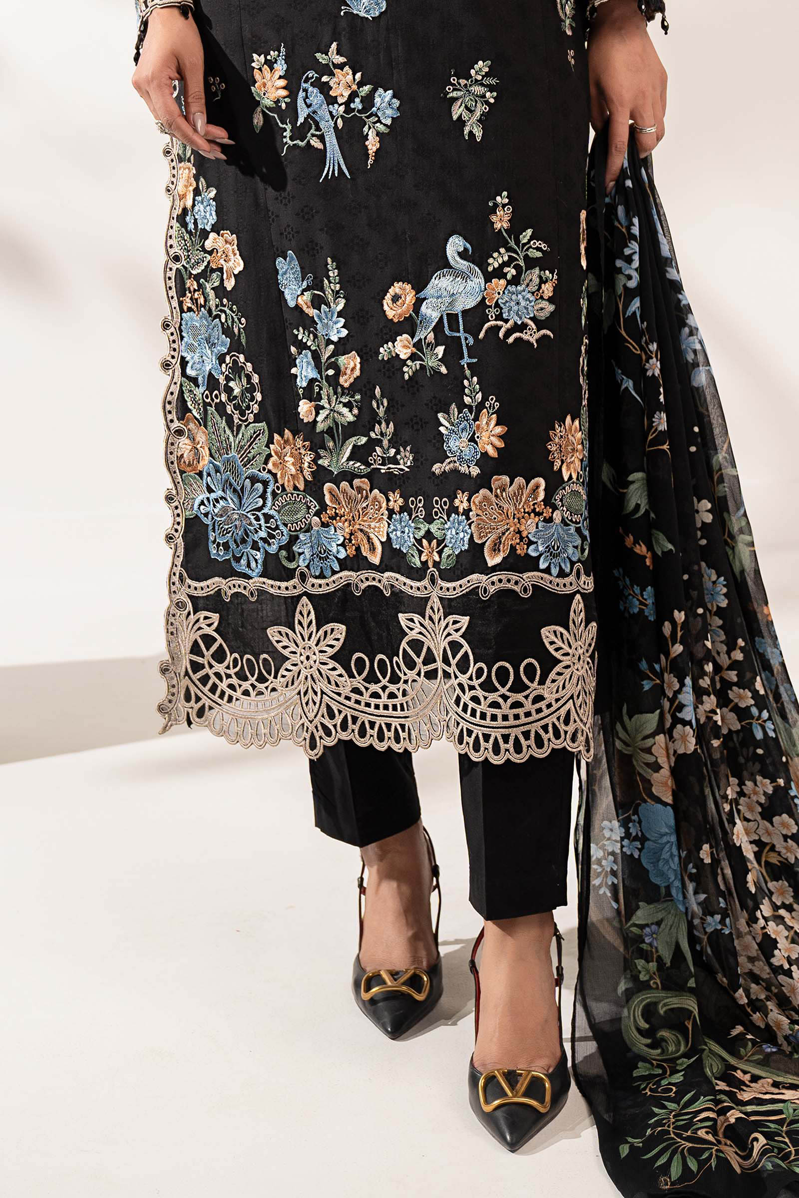 3 Piece Embroidered Dobby Lawn Suit - Image 7
