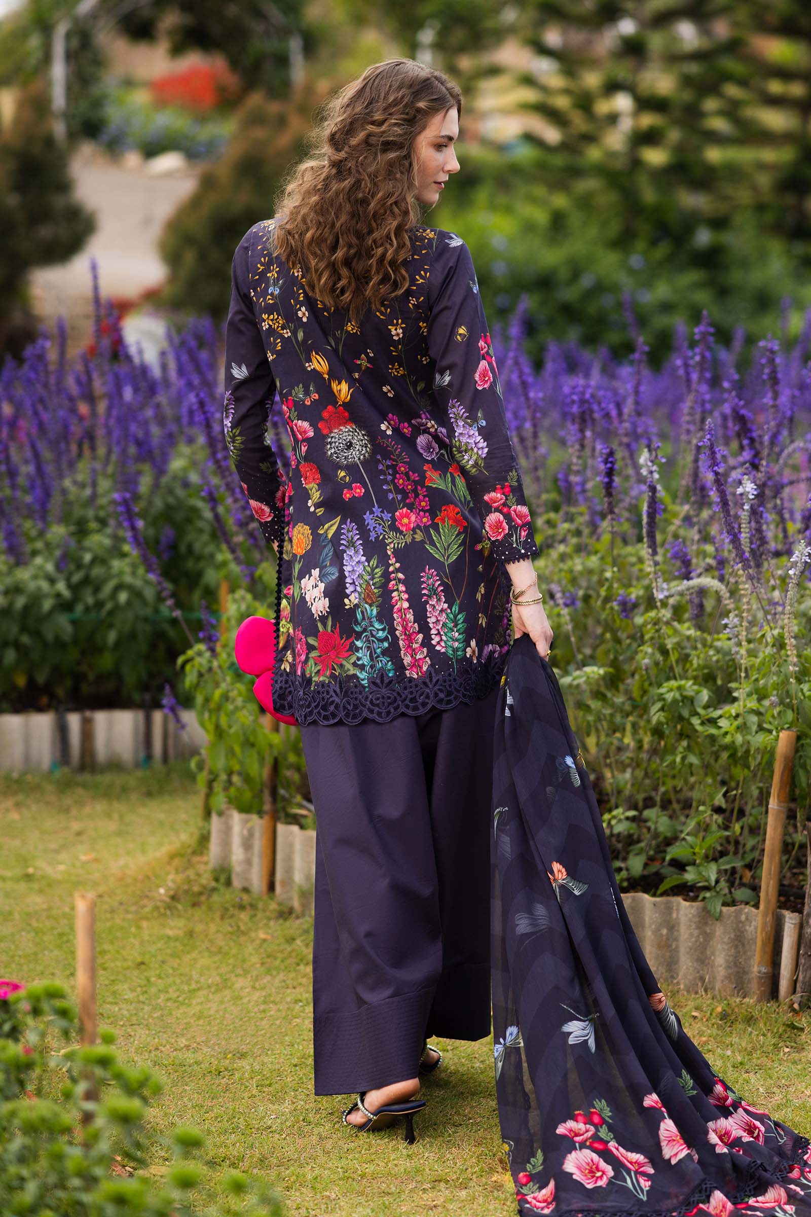 3 Piece Embroidered Lawn Suit - Image 6