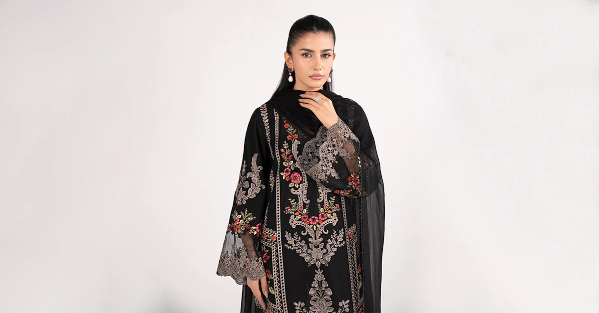 3 Piece Embroidered Lawn Suit - Image 10