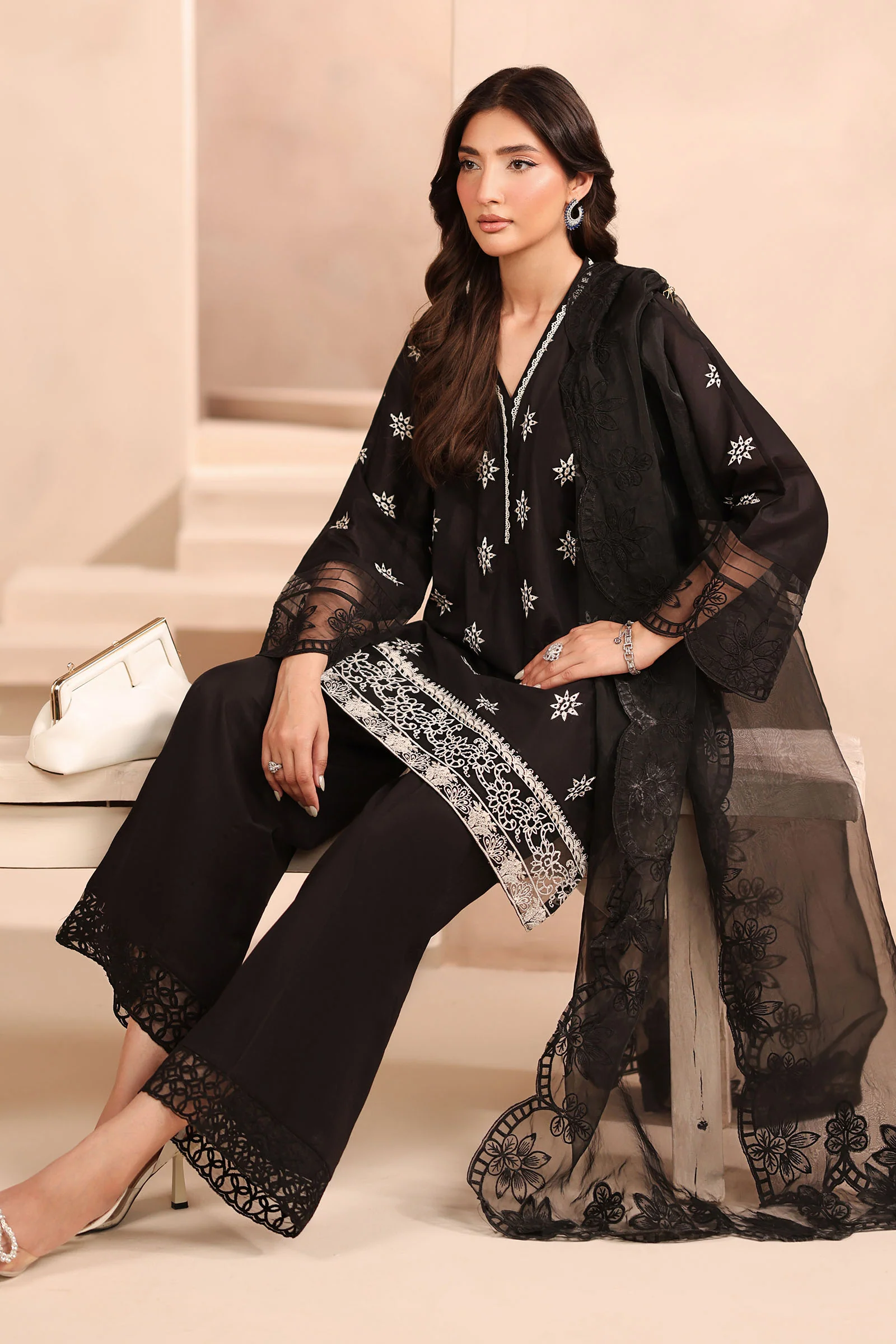3 Piece Embroidered Lawn Suit - Image 4