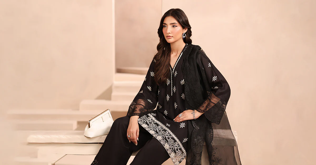 3 Piece Embroidered Lawn Suit - Image 9