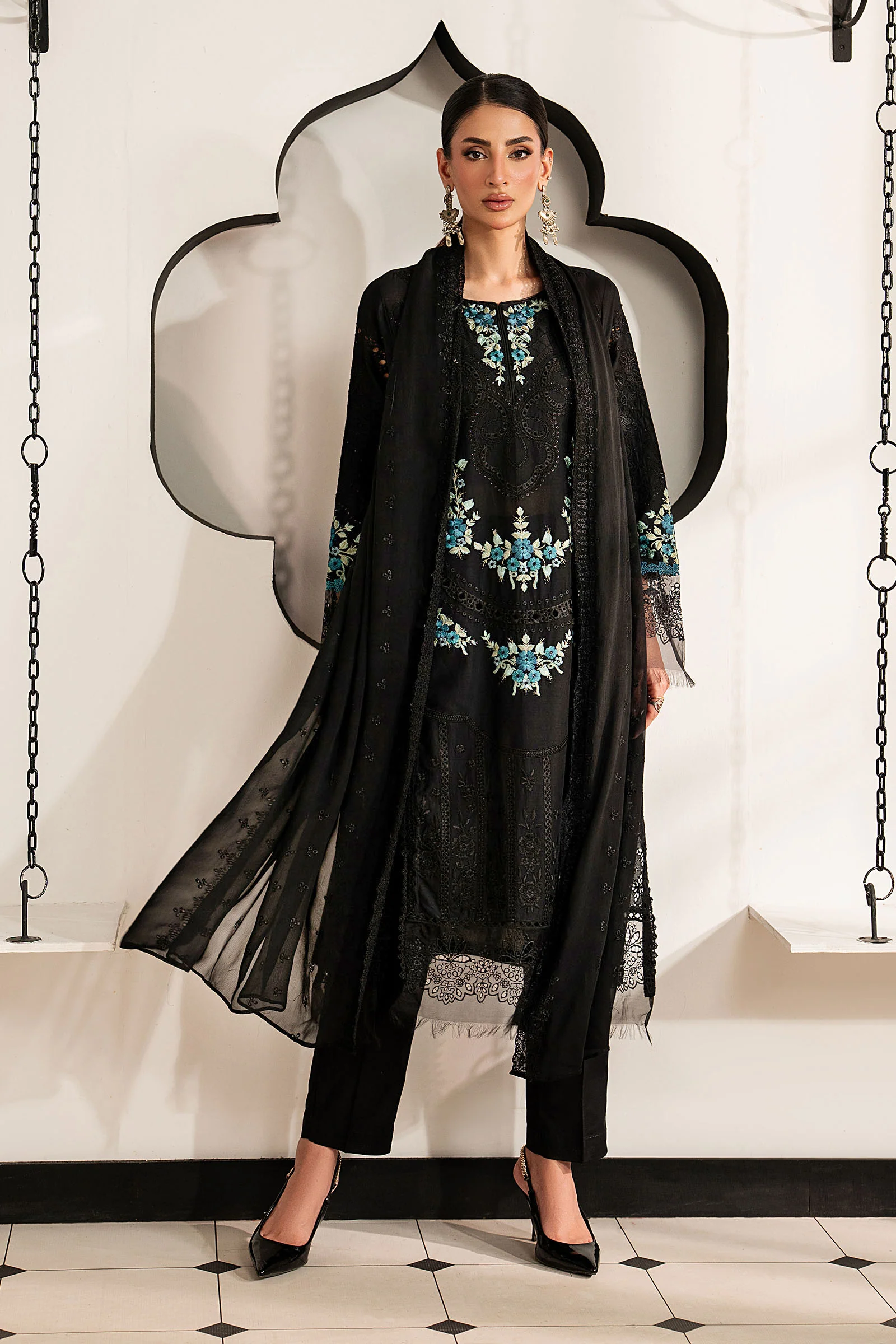 3 Piece Embroidered Lawn Suit - Image 6