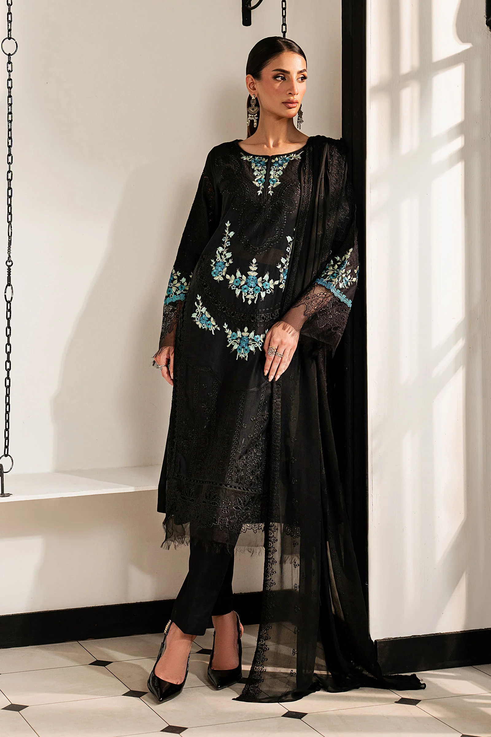 3 Piece Embroidered Lawn Suit - Image 8