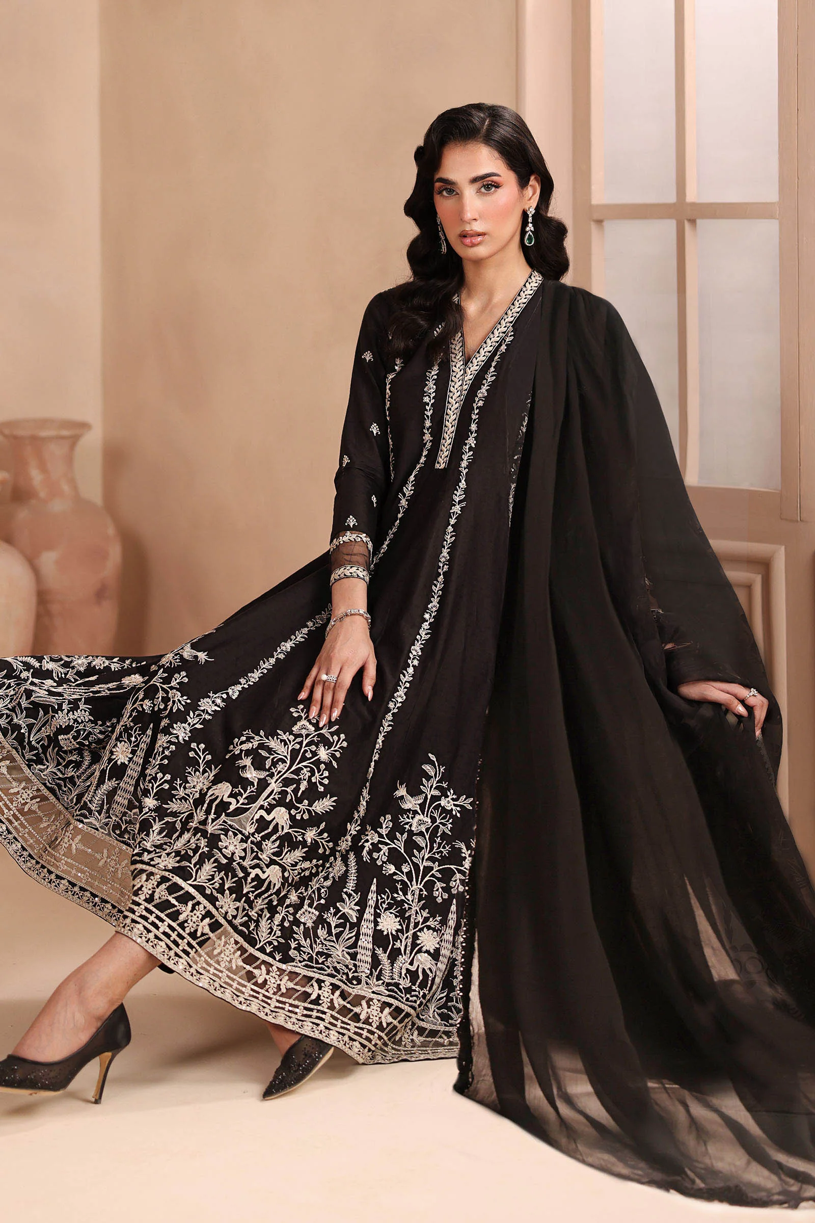 3 Piece Embroidered Lawn Suit - Image 2
