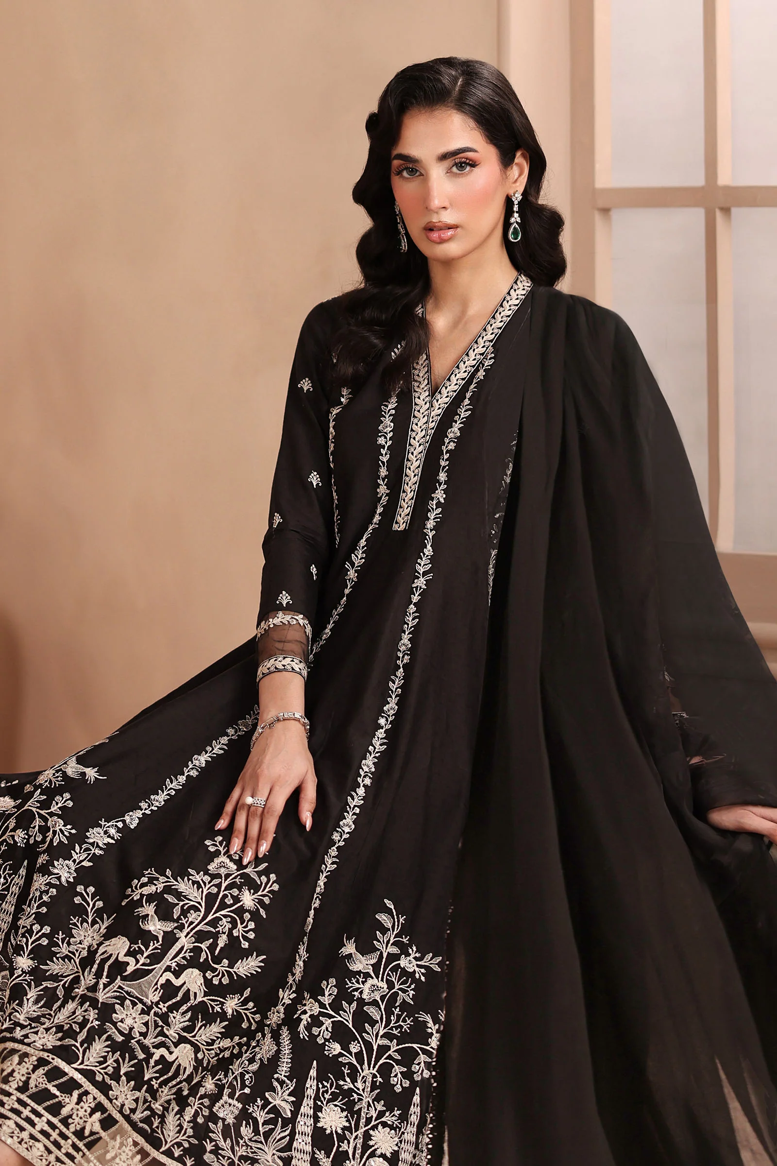 3 Piece Embroidered Lawn Suit - Image 3