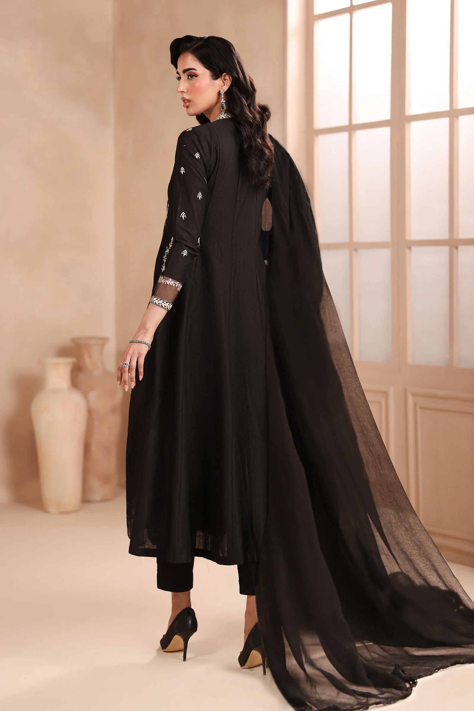 3 Piece Embroidered Lawn Suit - Image 8