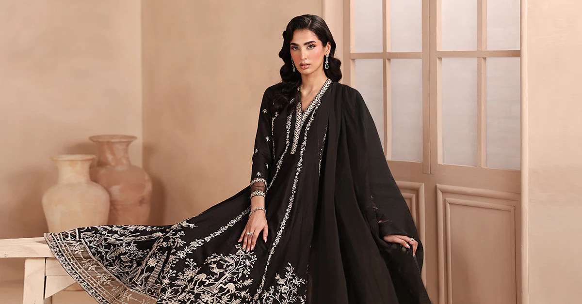 3 Piece Embroidered Lawn Suit - Image 9