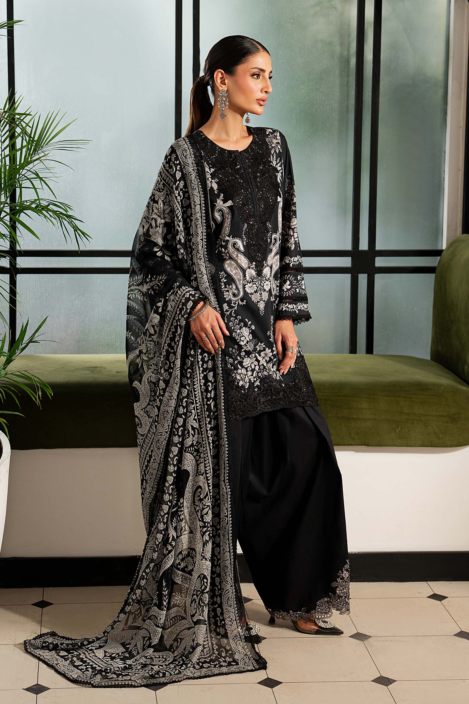 3 Piece Embroidered Lawn Suit - Image 7
