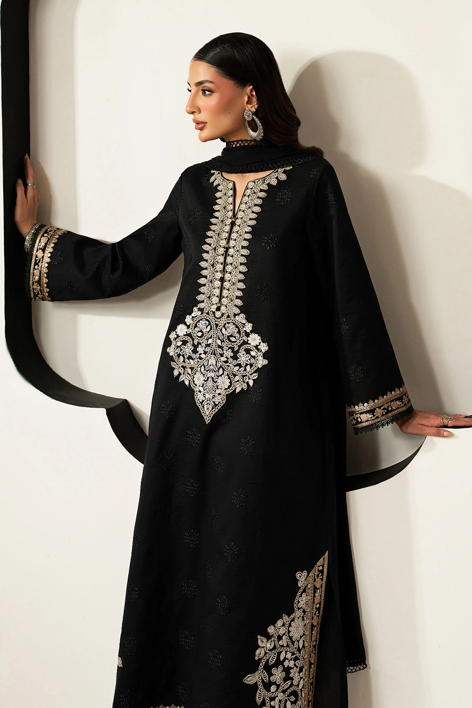 3 Piece Embroidered Lawn Suit - Image 3