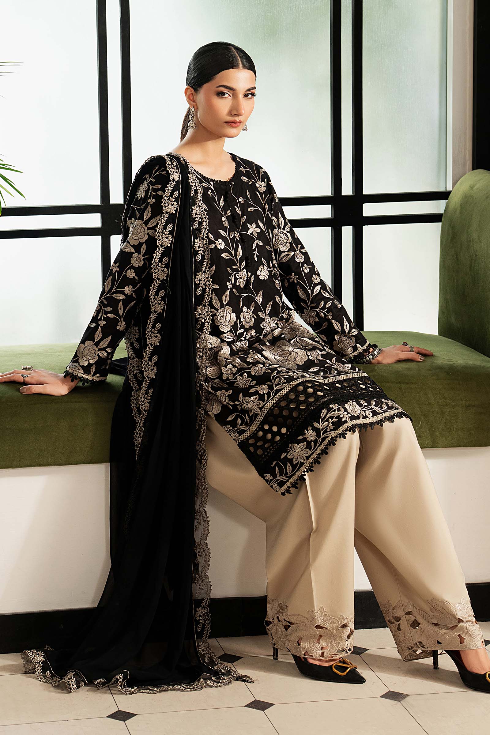 3 Piece Embroidered Lawn Suit - Image 10
