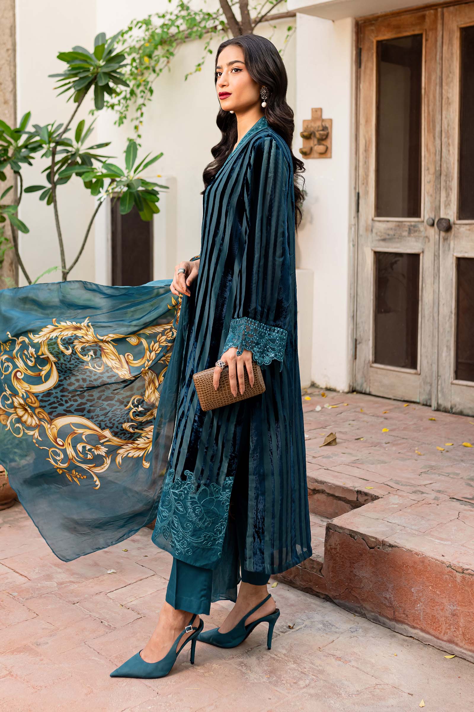 3 Piece Embroidered Plush Suit - Image 10