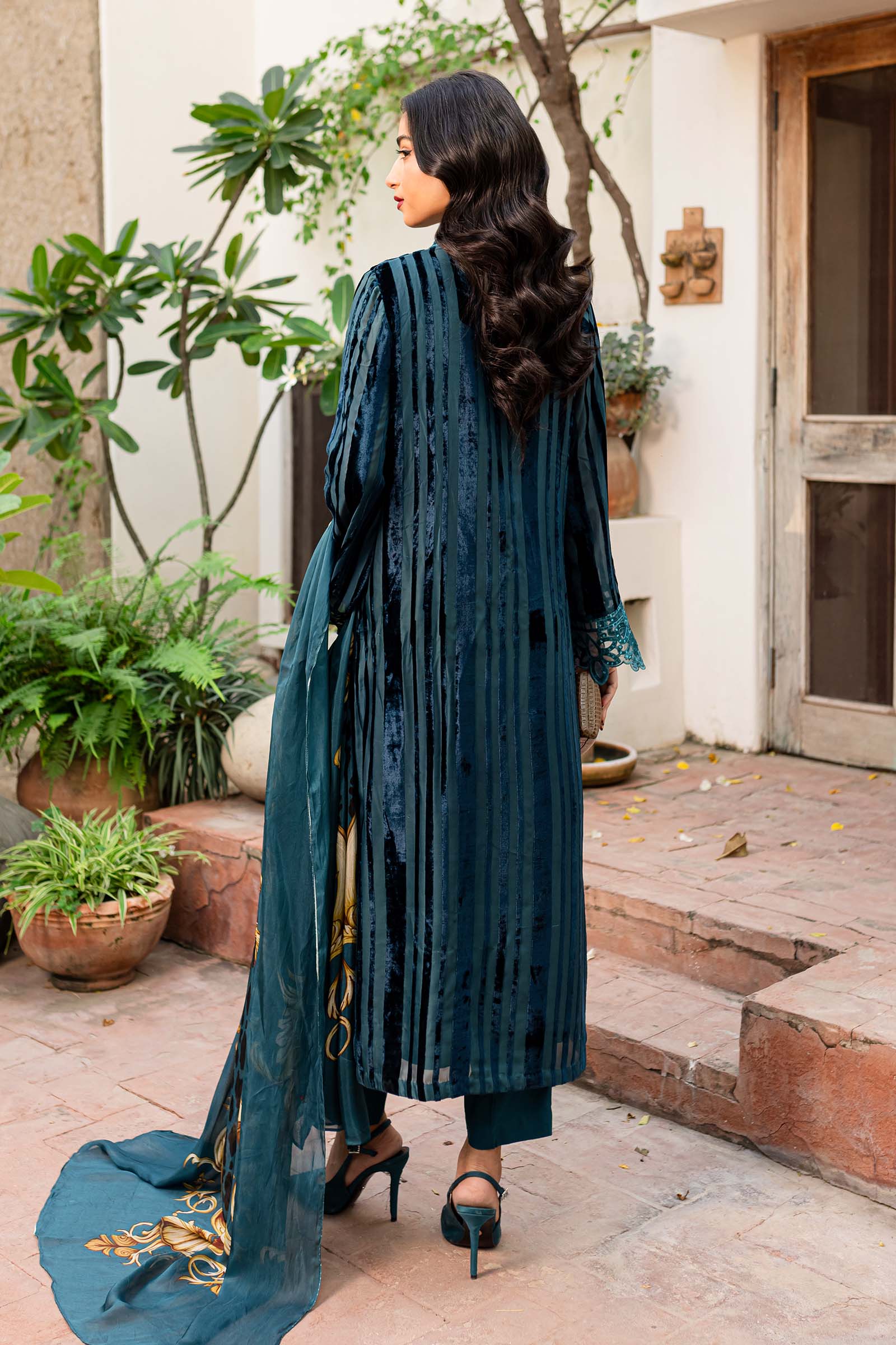 3 Piece Embroidered Plush Suit - Image 11