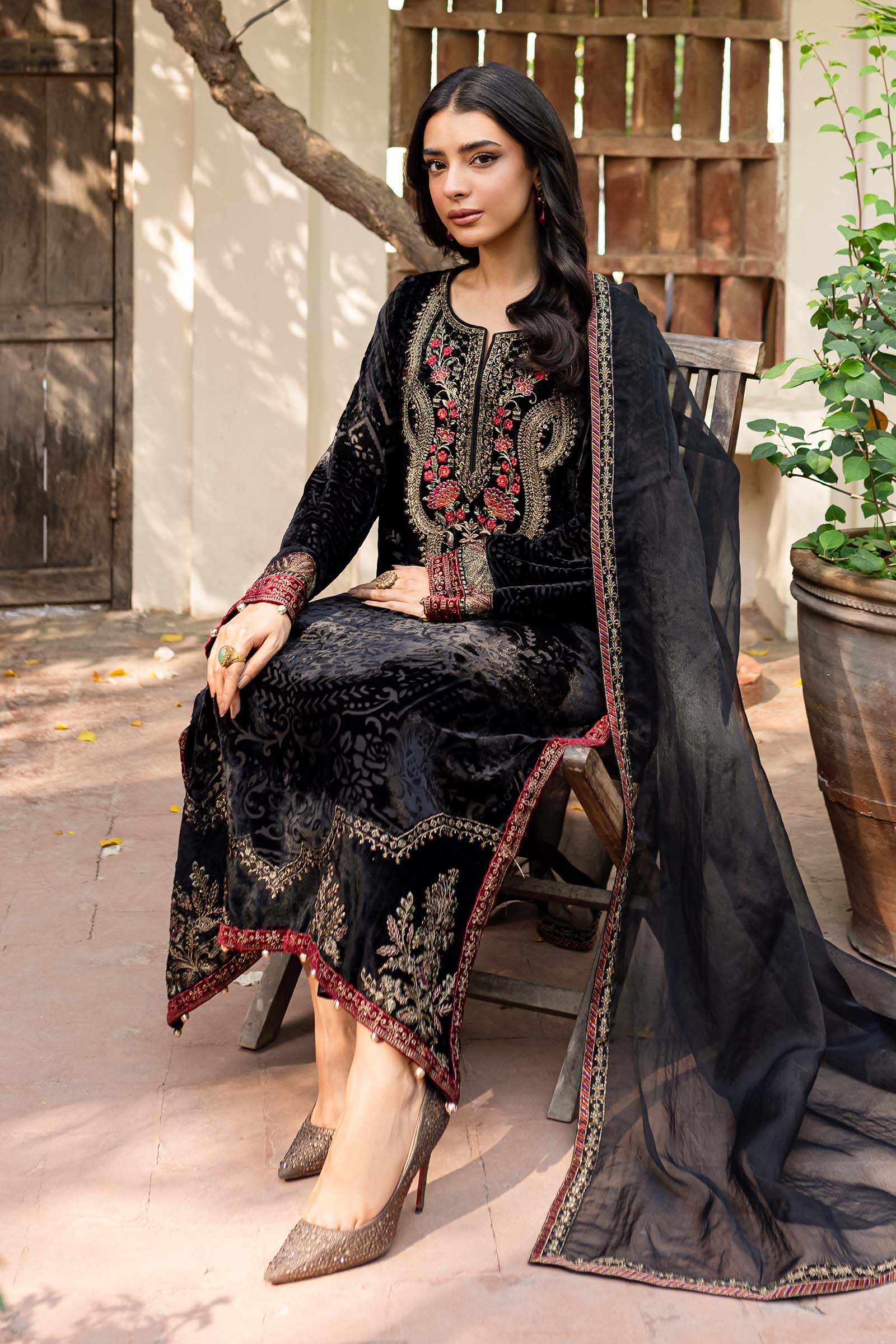 3 Piece Embroidered Plush Suit - Image 5