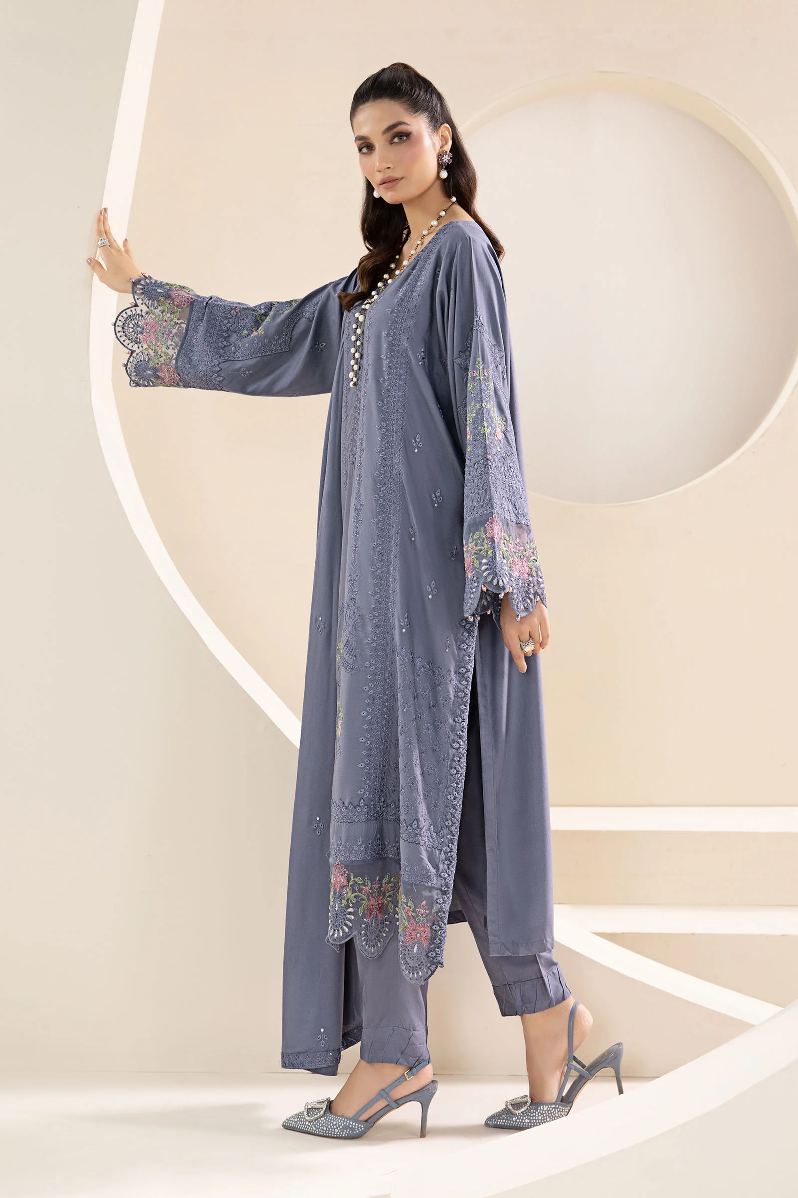 3 Piece Embroidered Linen Suit - Image 3