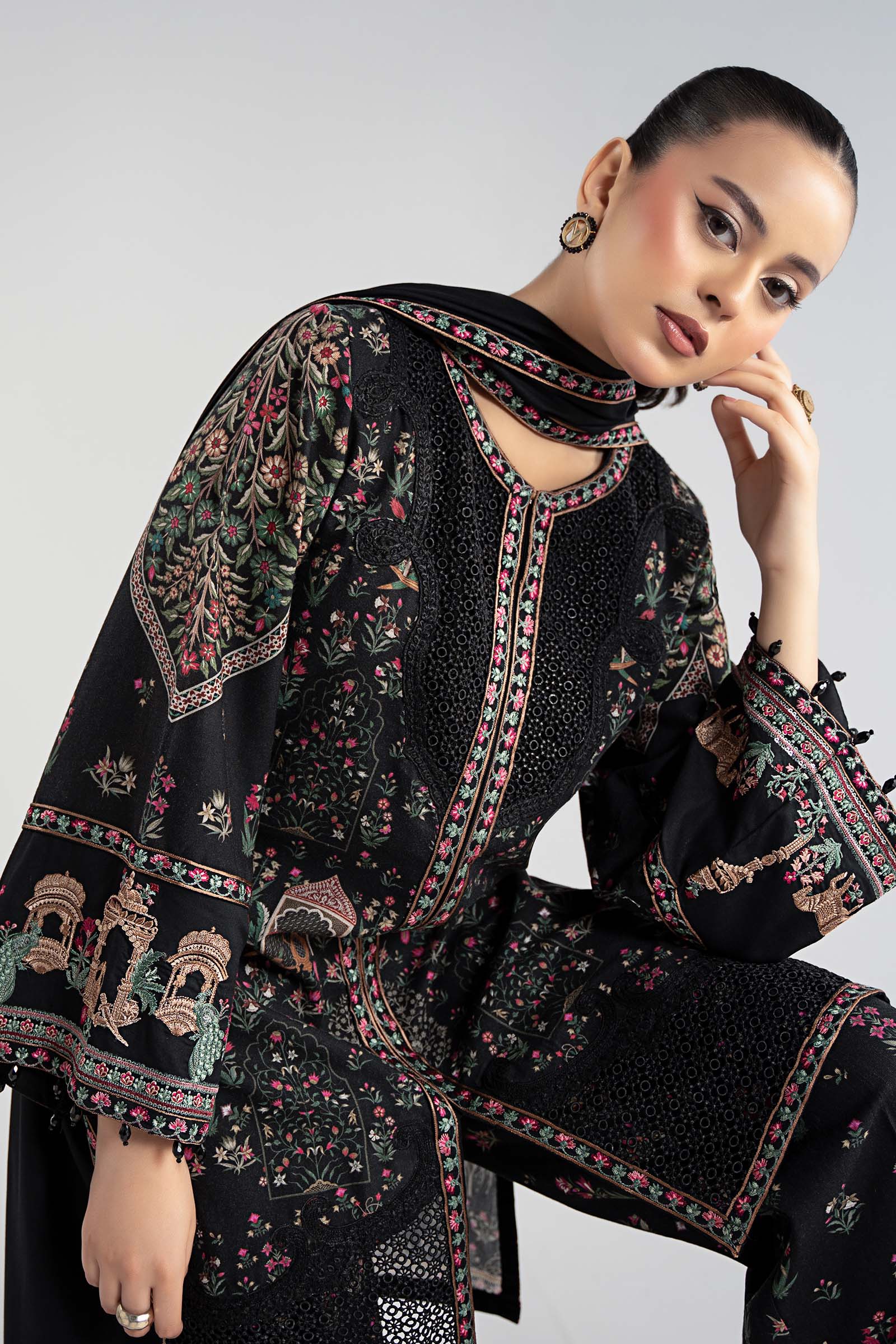 3 Piece Embroidered Khaddar Suit - Image 3