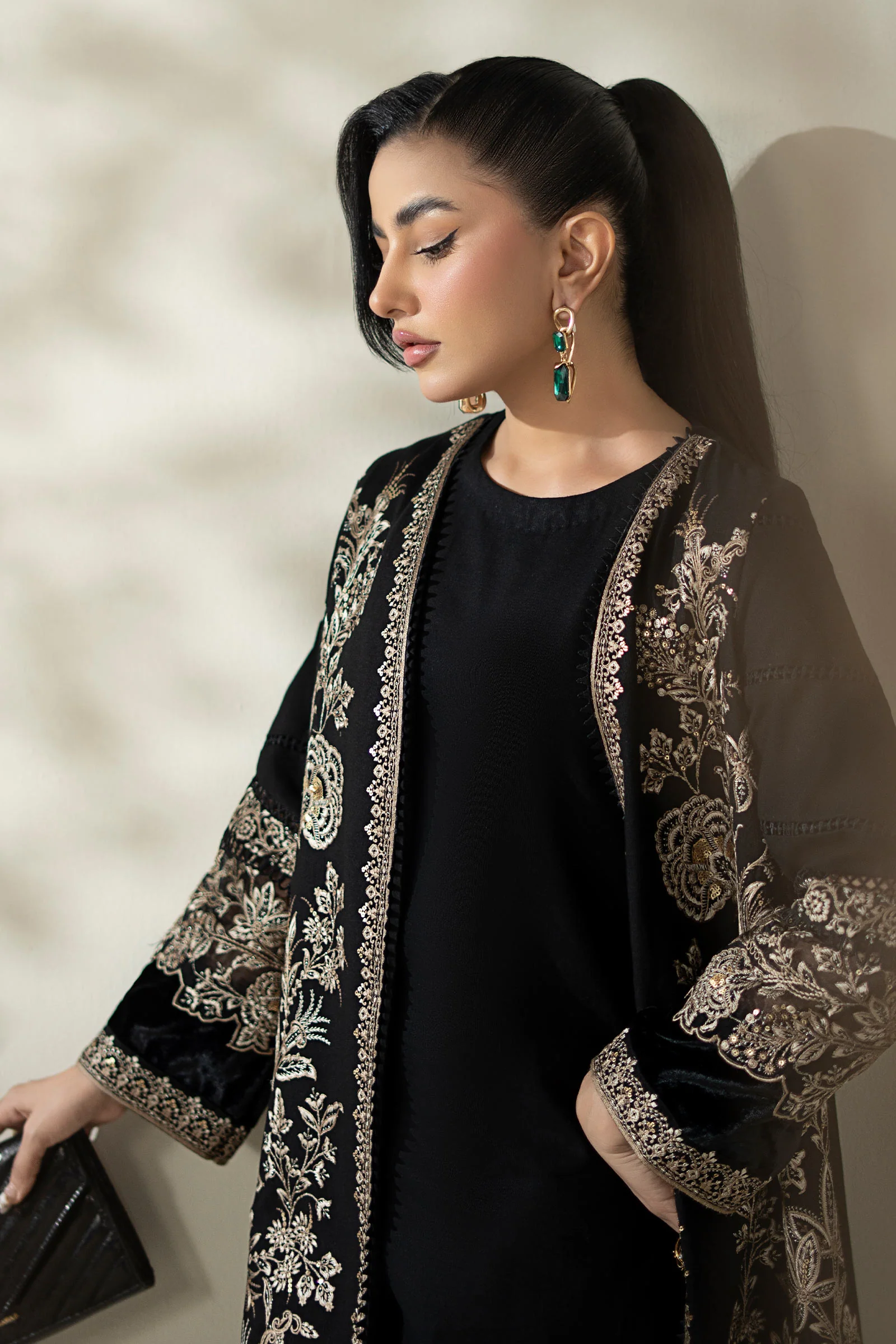 3 Piece Embroidered Khaddar Suit - Image 5
