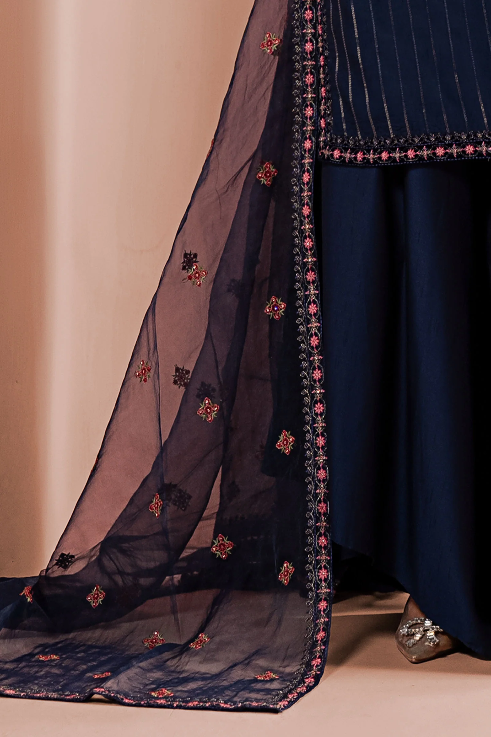 3 Piece Embroidered Linen Suit - Image 6