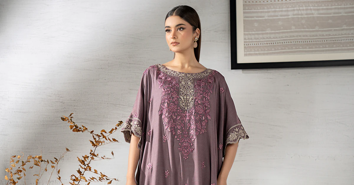 2 Piece Embroidered Woven Suit - Image 11
