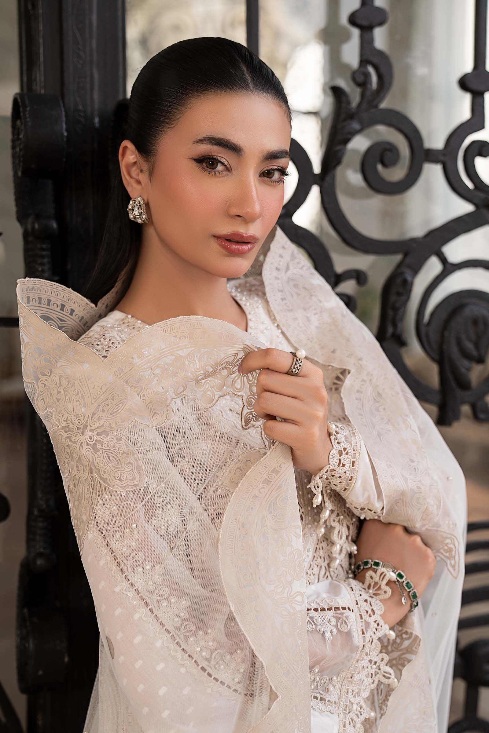 3 Piece Embroidered Jacquard Lawn Suit - Image 2