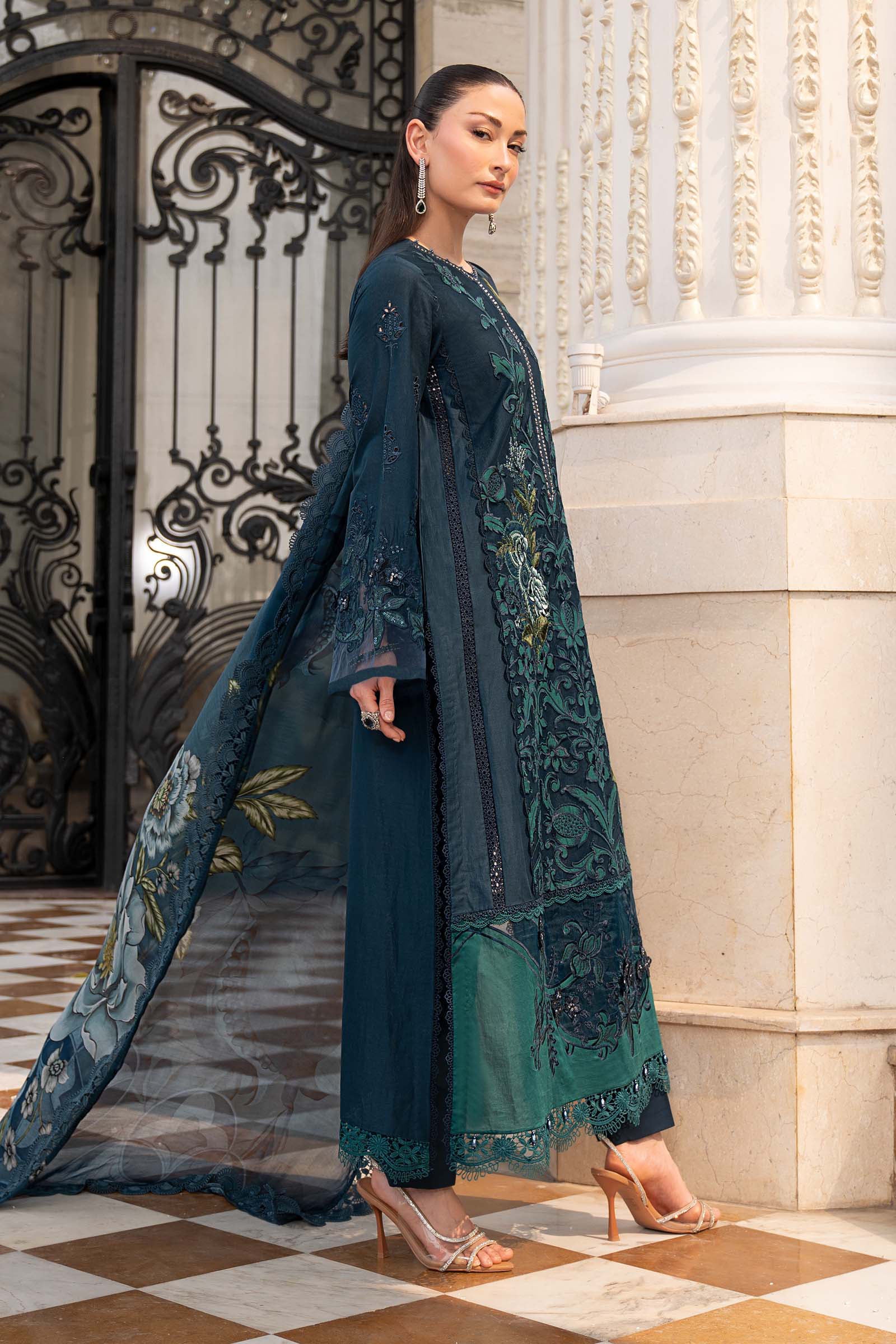 3 Piece Embroidered Lawn Suit - Image 5