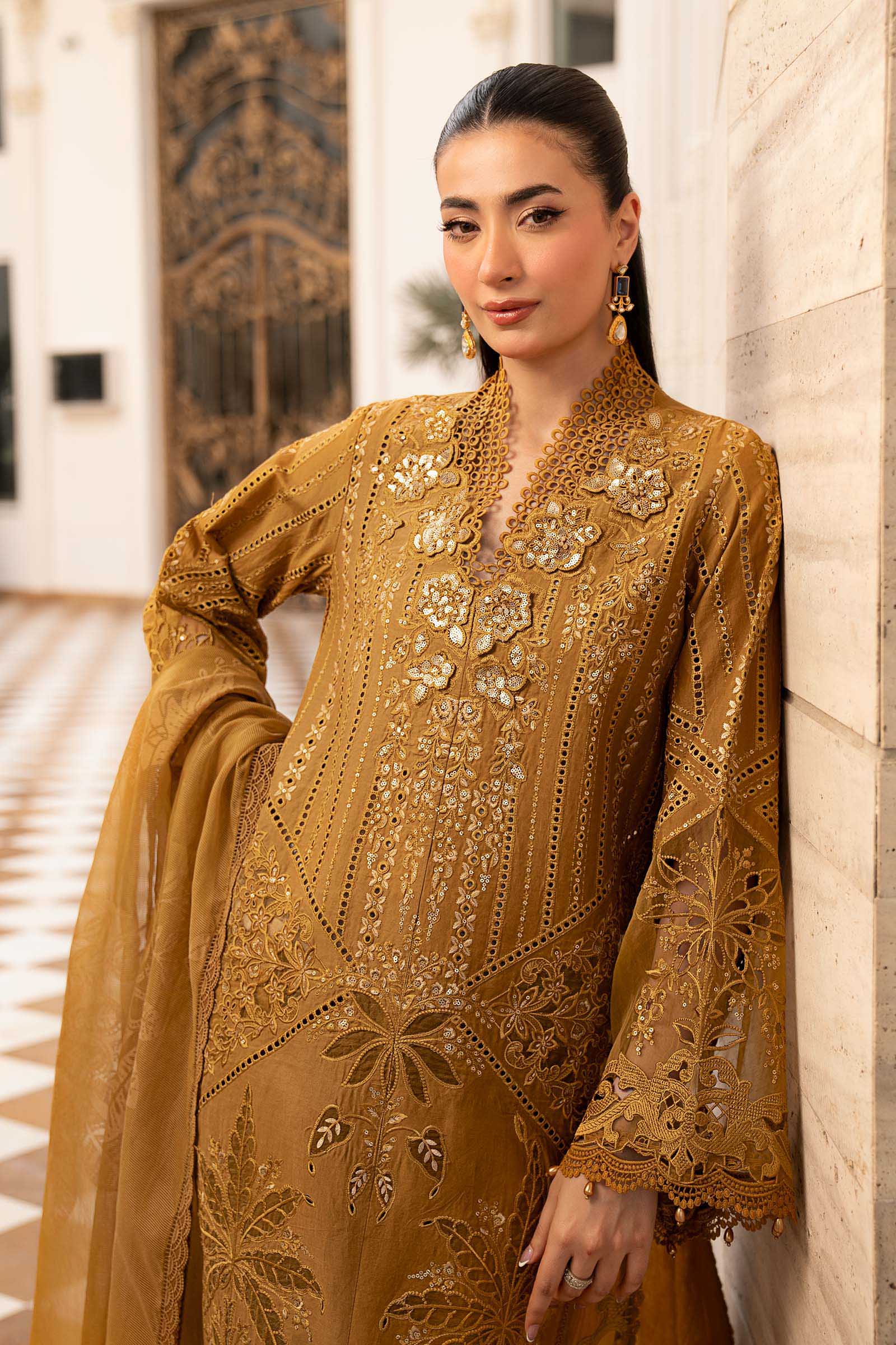 3 Piece Embroidered Lawn Suit - Image 2