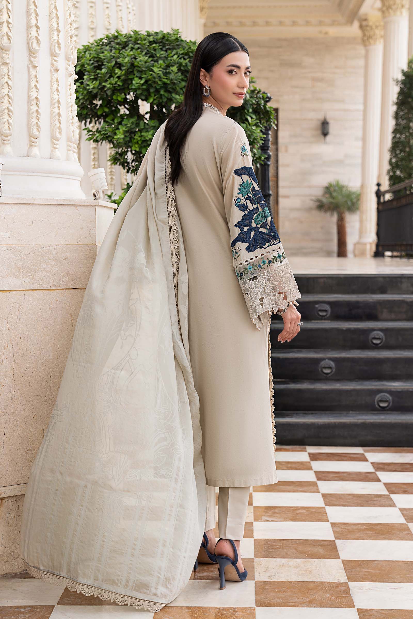 3 Piece Embroidered Lawn Suit - Image 10
