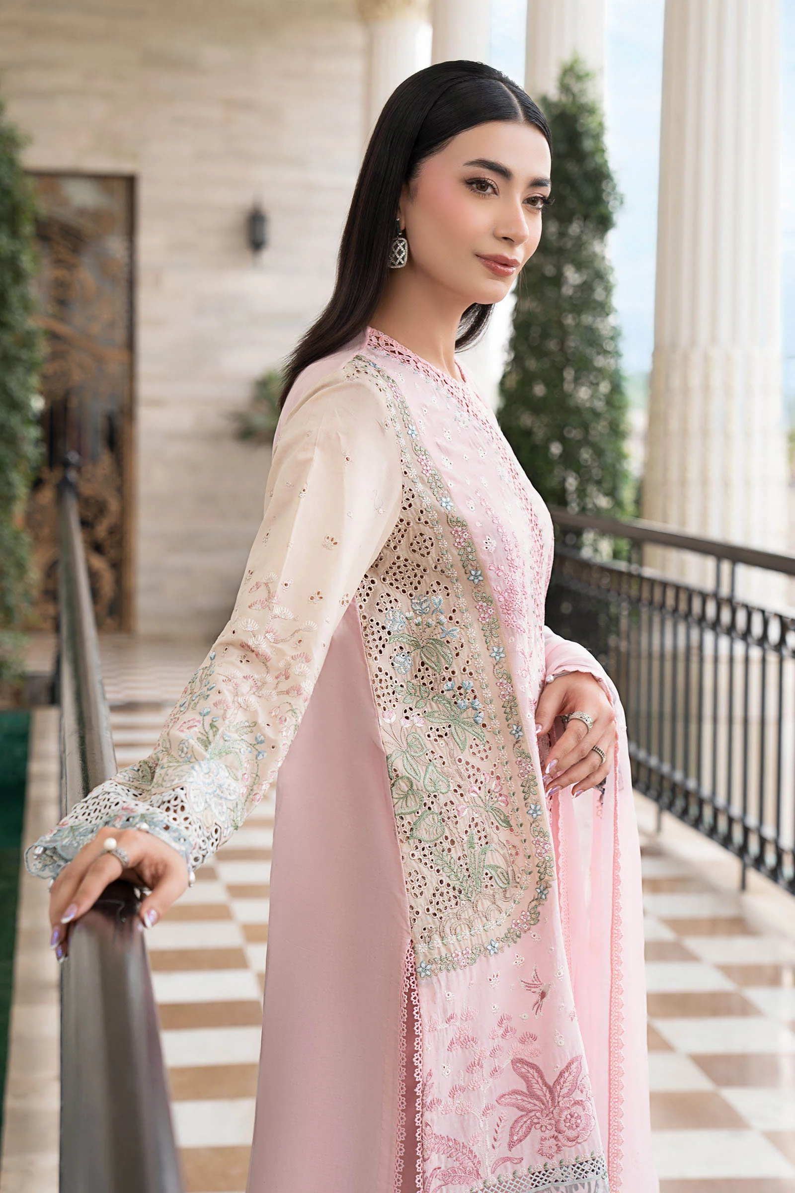 3 Piece Embroidered Lawn Suit - Image 3