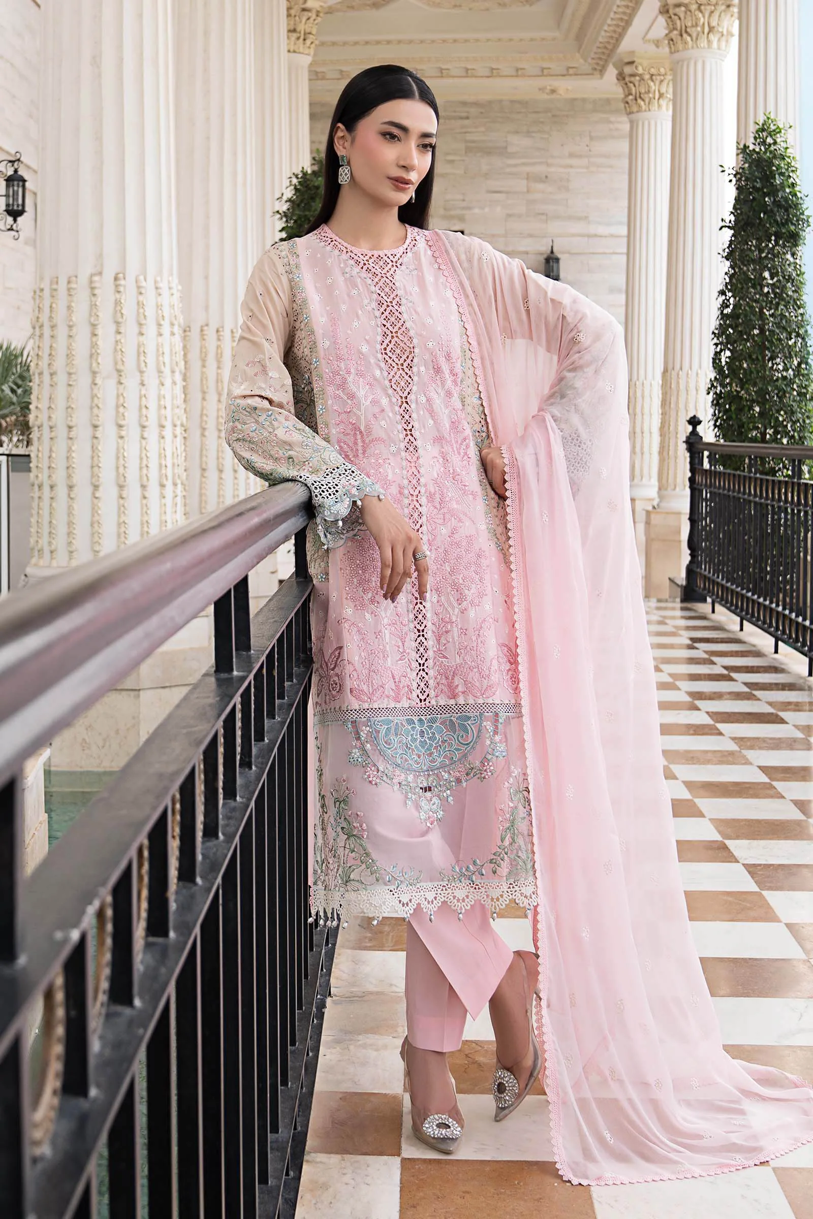 3 Piece Embroidered Lawn Suit - Image 4