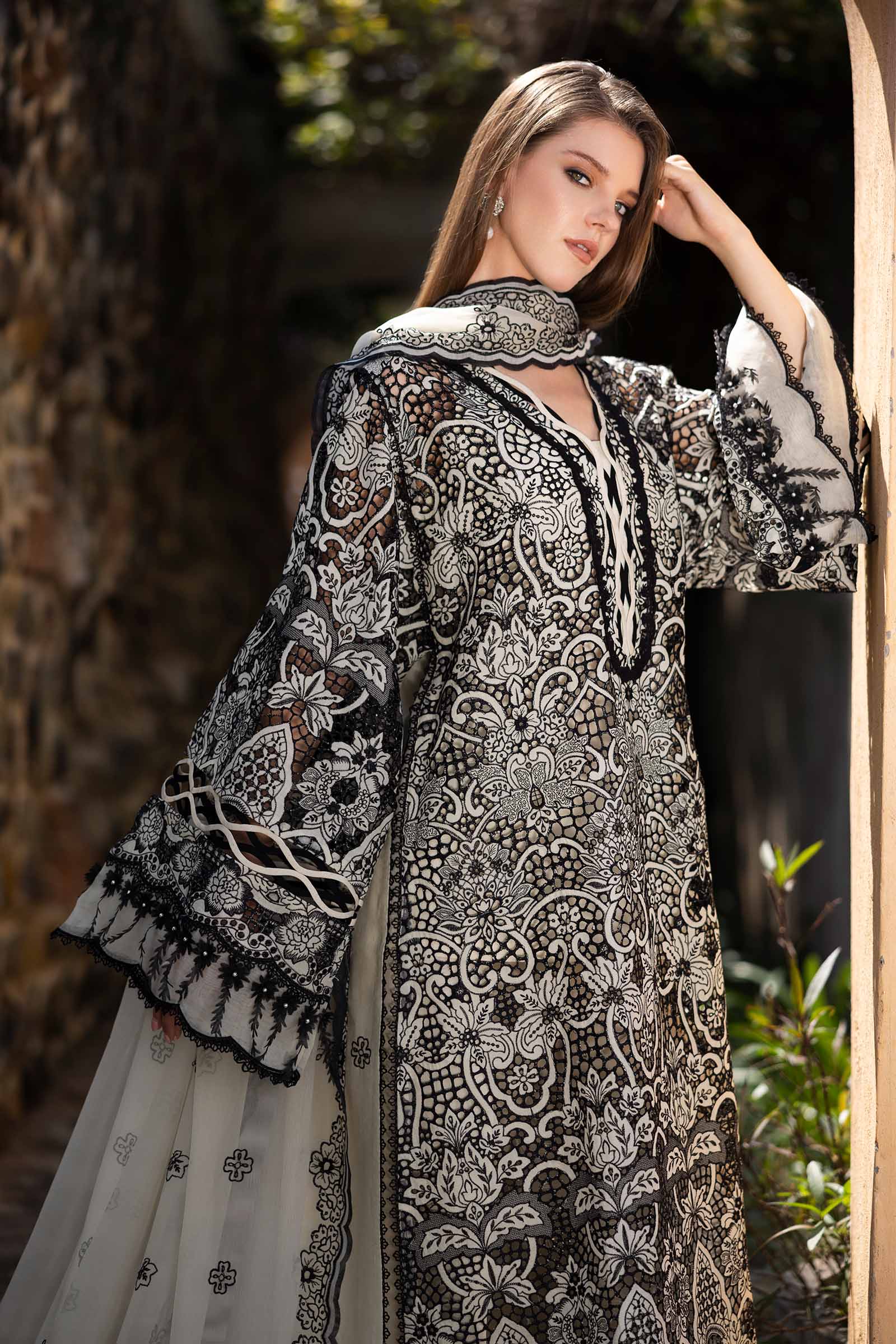 Embroidered Lawn Fabric (3Pcs) - Image 2