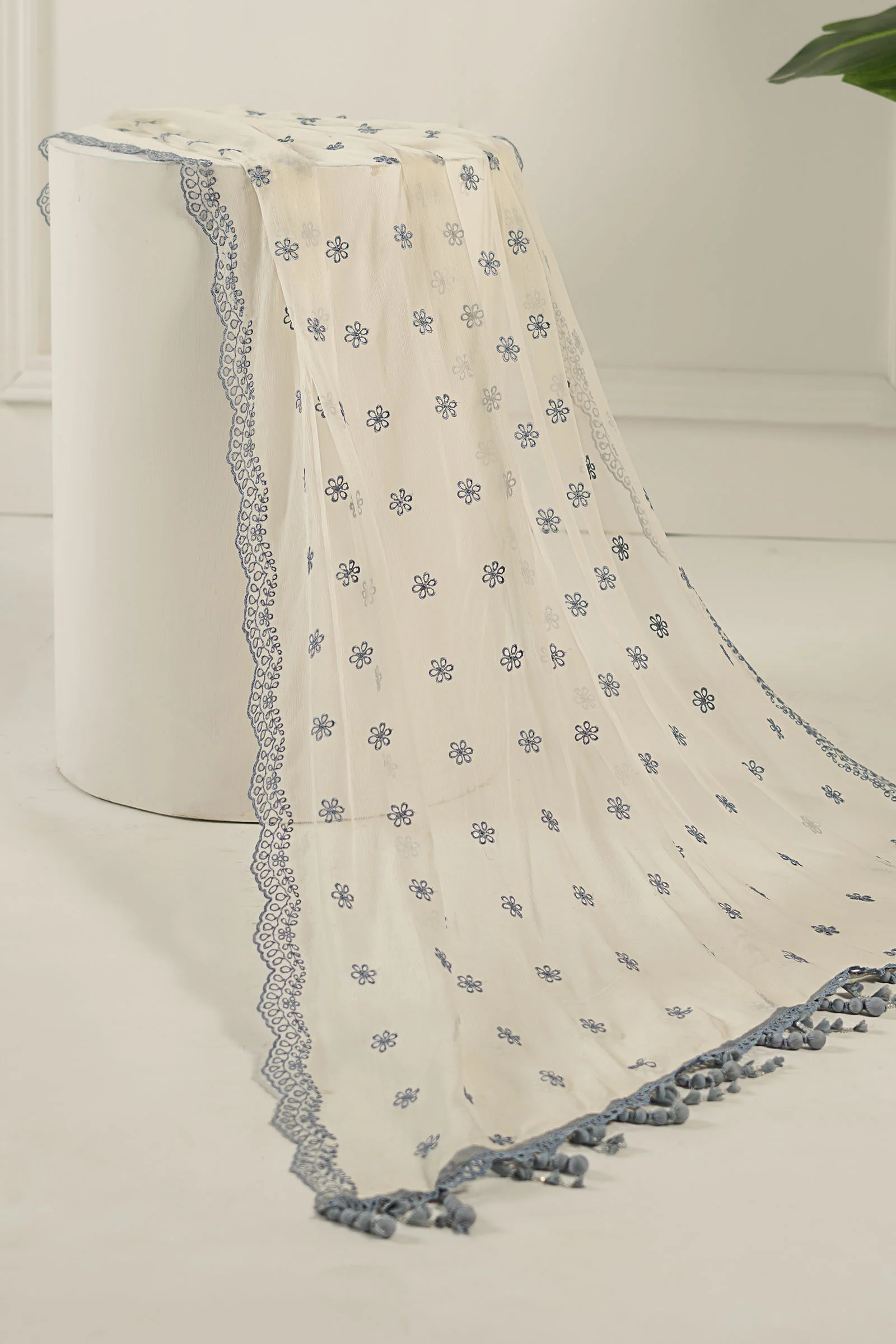 Embroidered Lawn Fabric (3Pcs) | LF-811 - Image 9