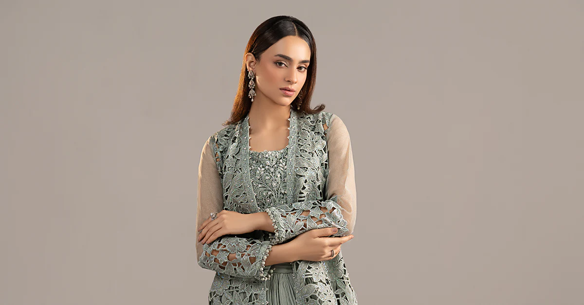3 Piece Embroidered Zari Organza Suit - Image 11