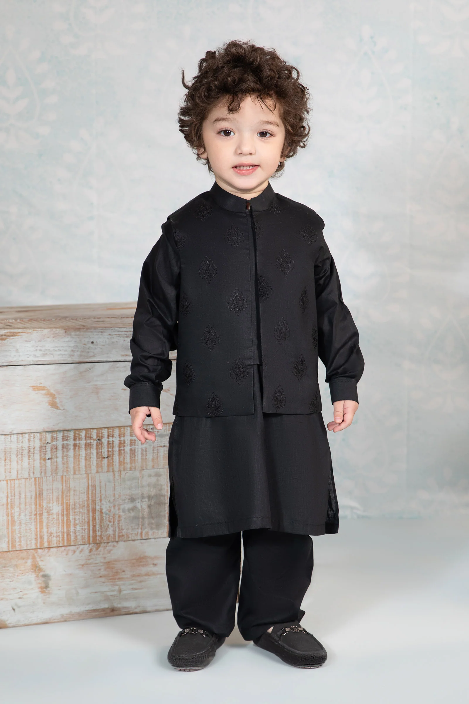 Embroidered Slub Cotton Suit